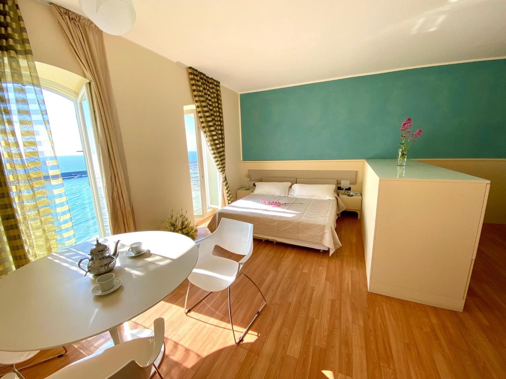 Deluxe Double Room with Sea View - Photo 1