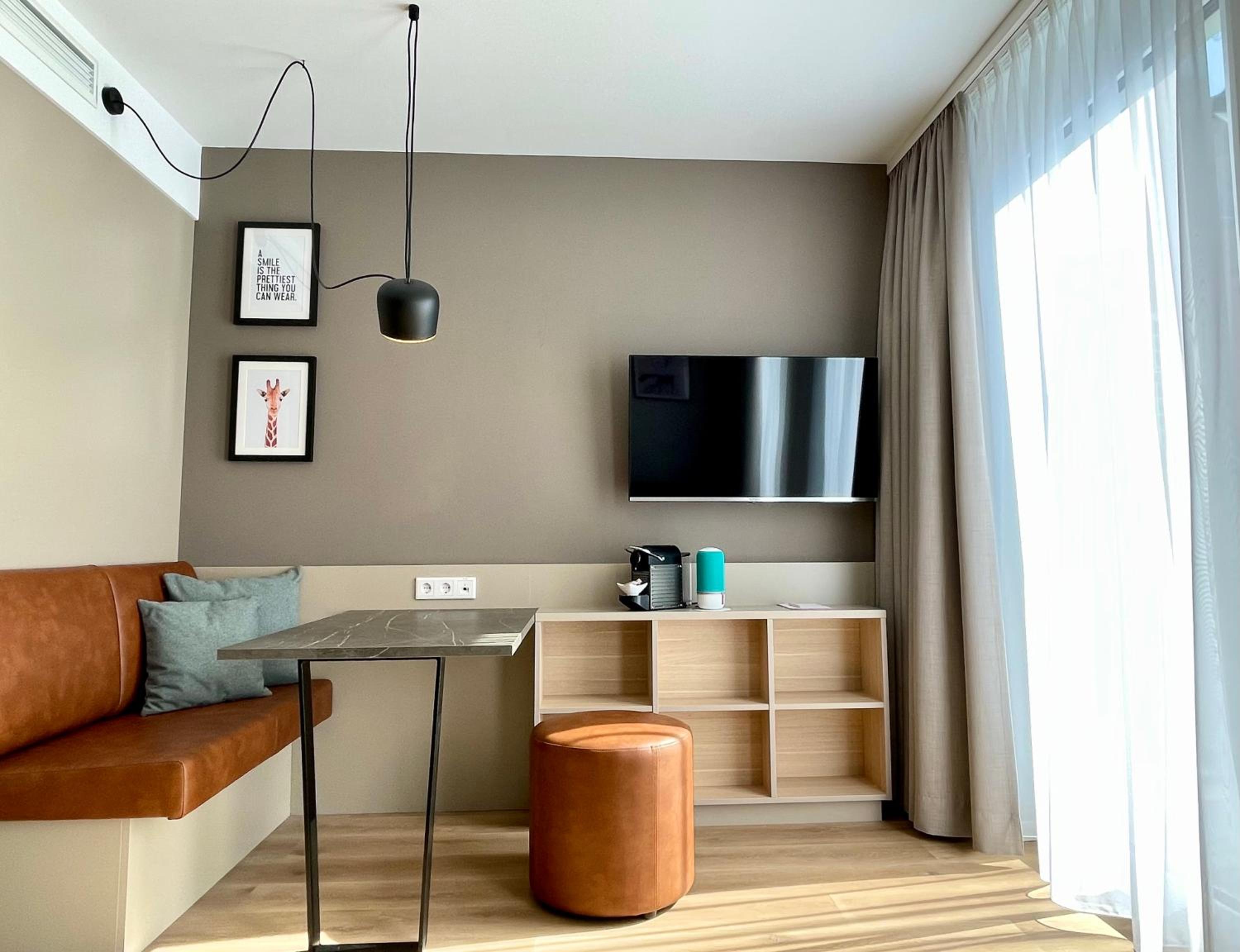 Apartment with Balcony - Photo 6