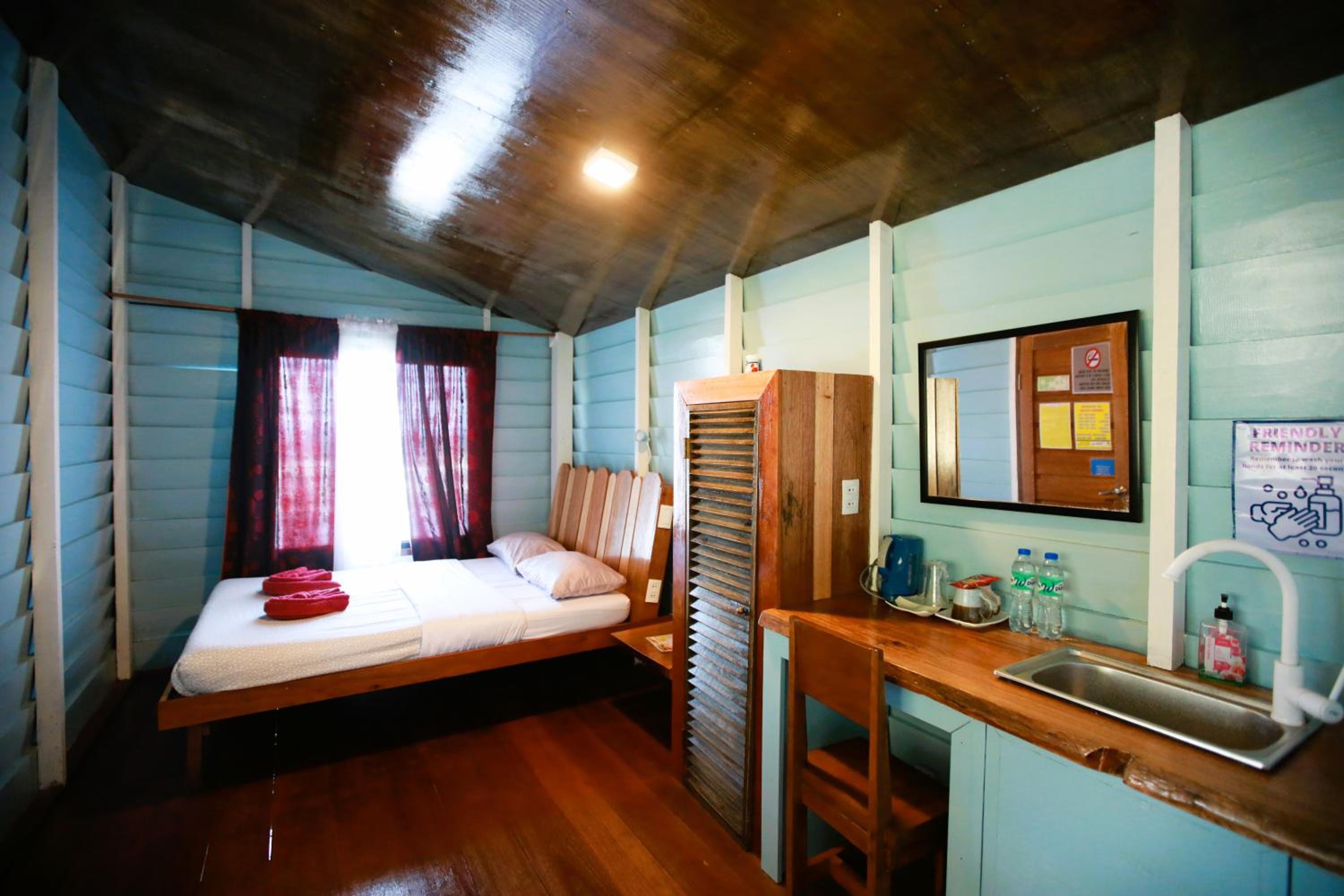 Queen Room with Sea View - Photo 10