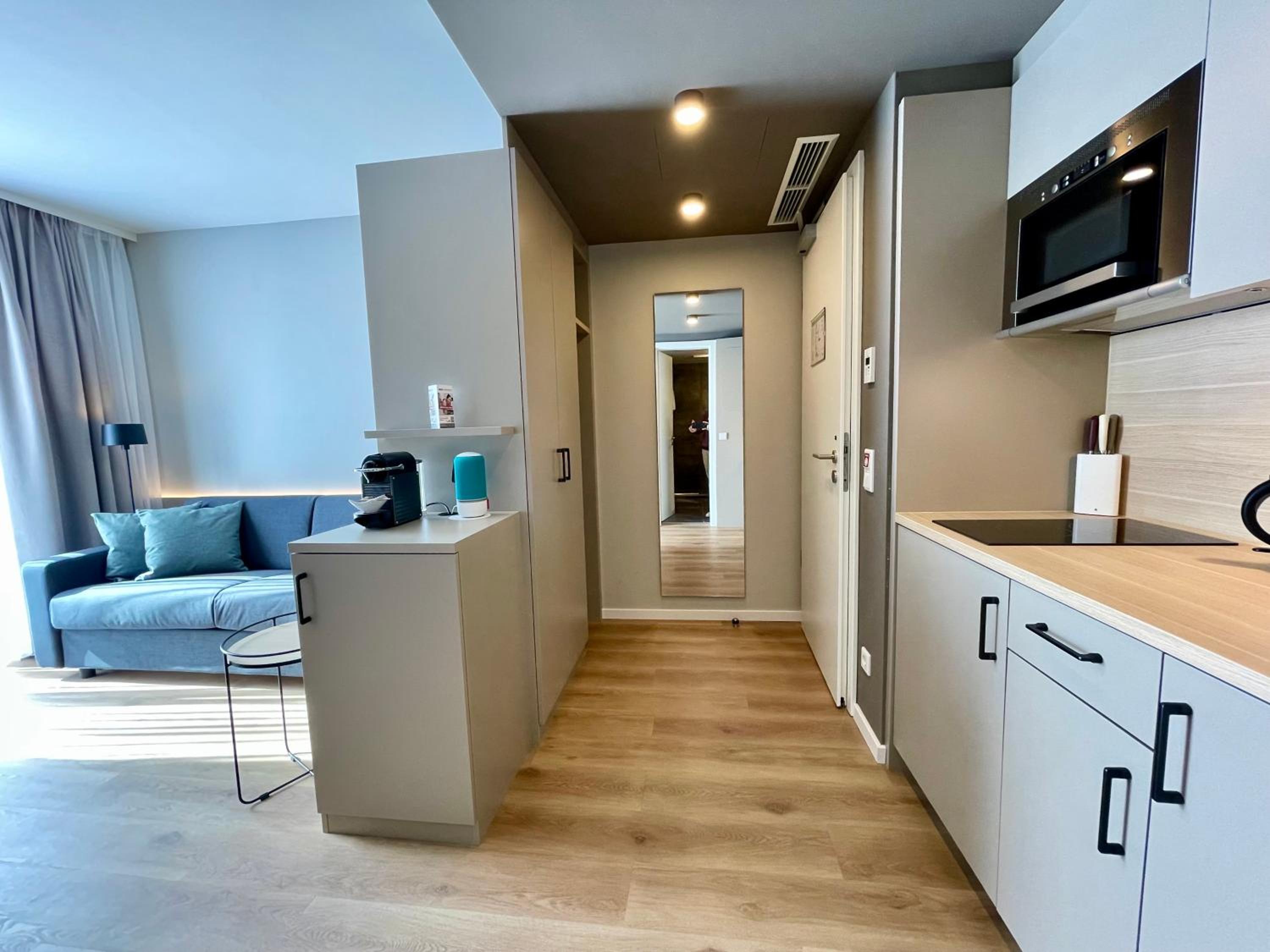 Apartment with Balcony - Photo 8