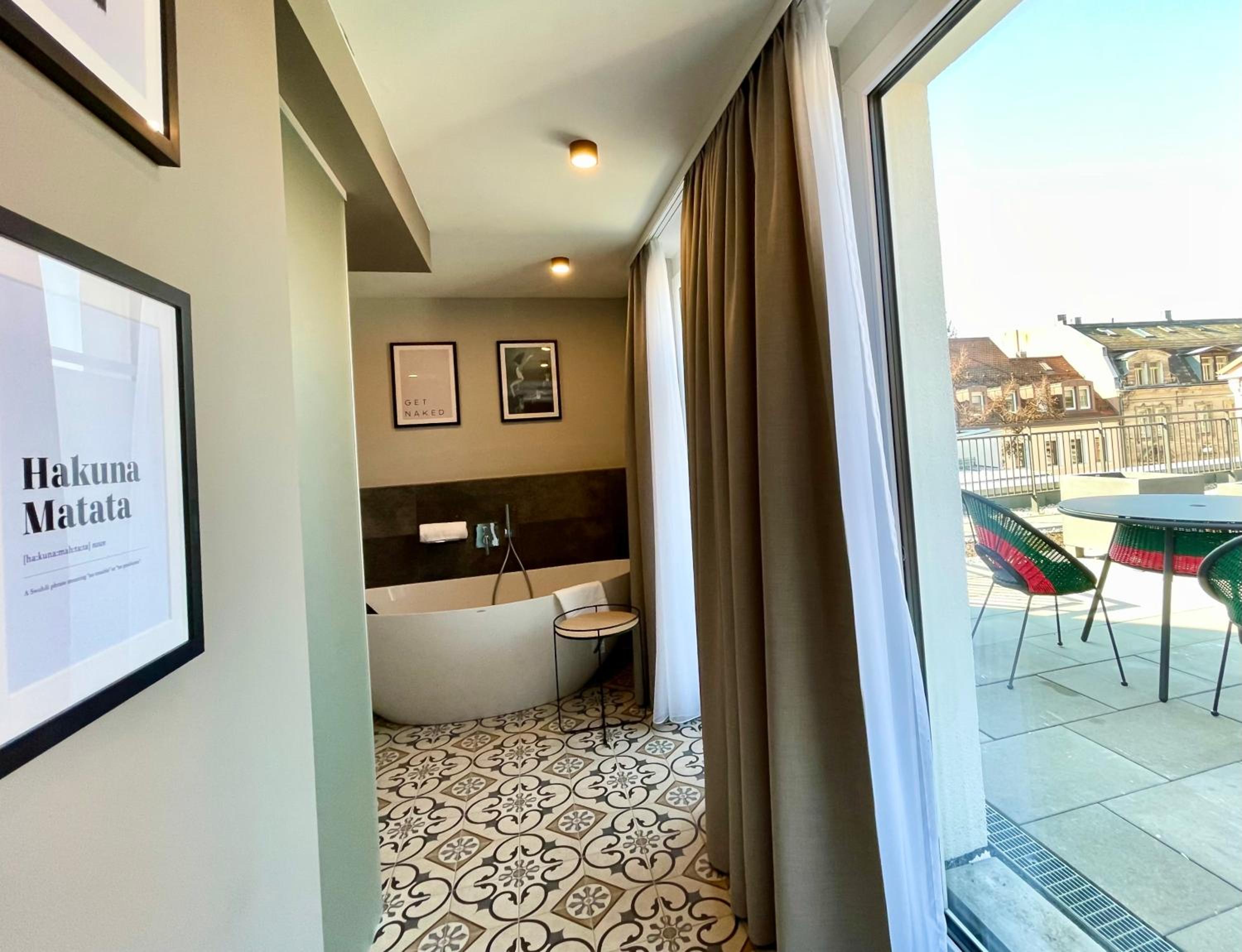 Apartment with Terrace - Photo 3