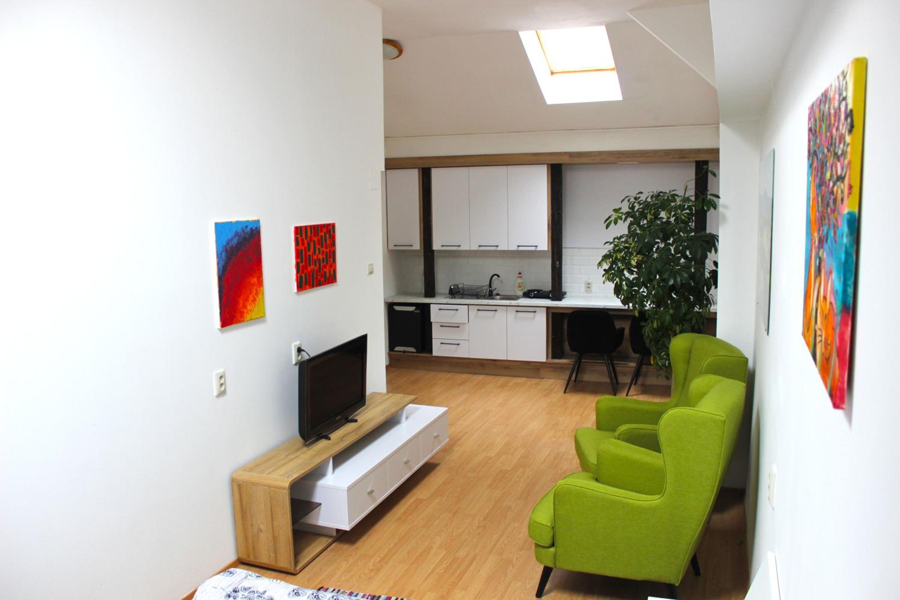 One-Bedroom Apartment photo 1