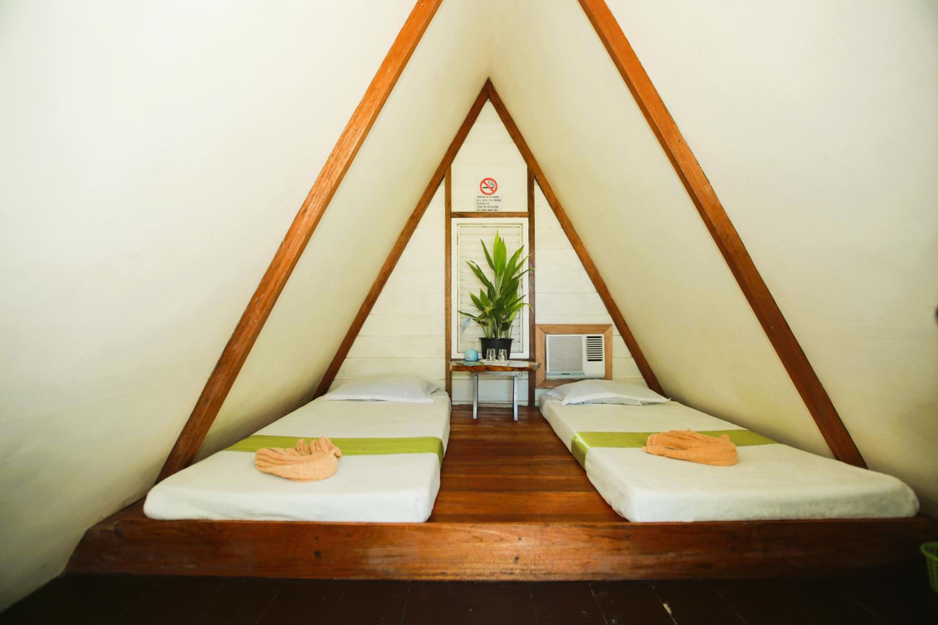 Economy Twin Room - Photo 6