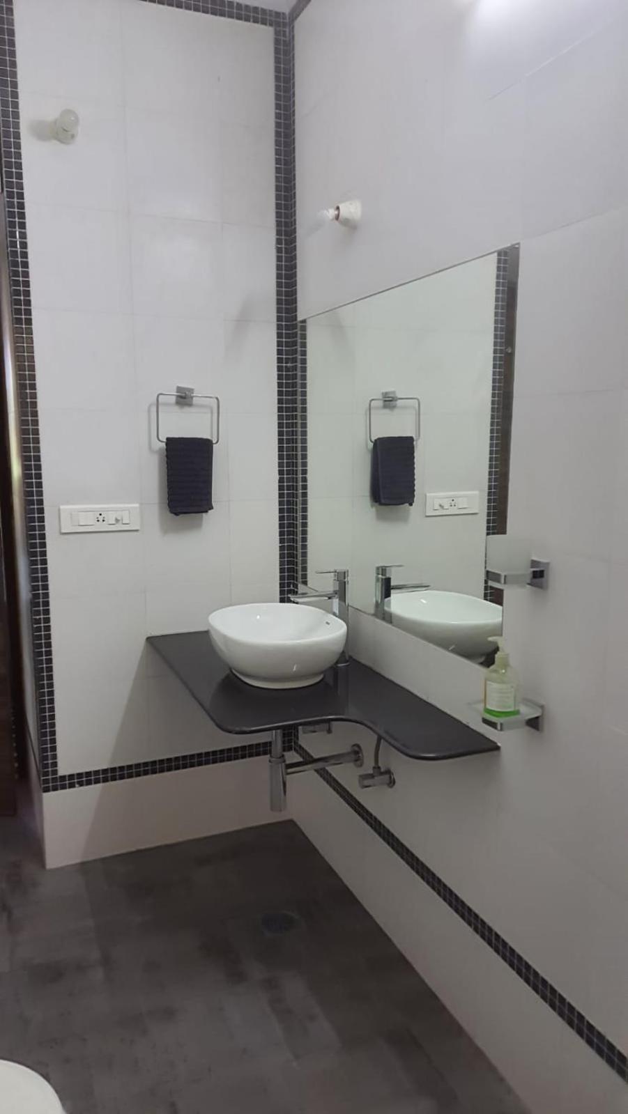 Double Room - Photo 7