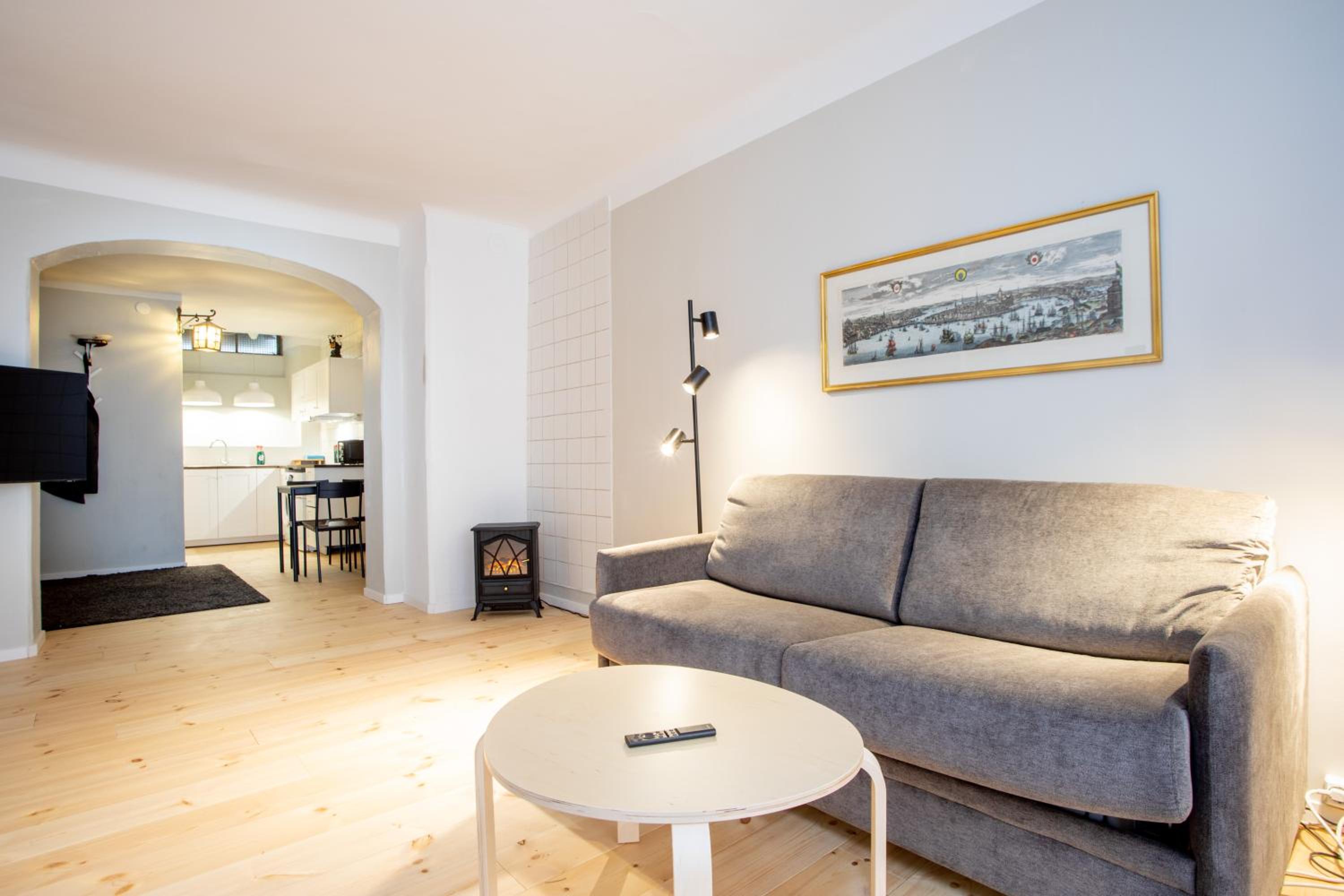 Studio Apartment thumbnail 6
