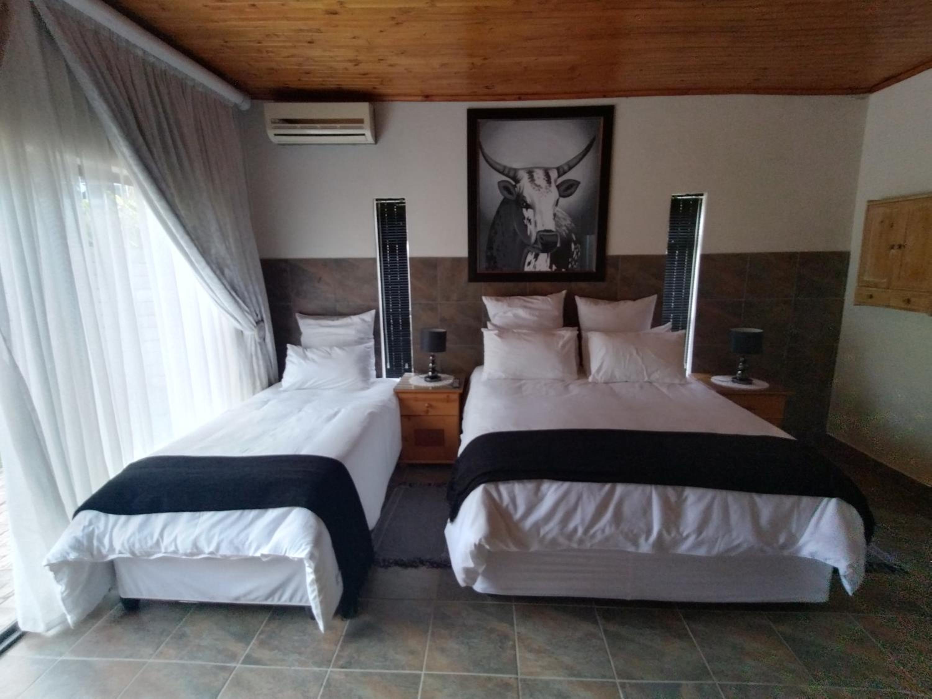 Family Room with Private Bathroom - Photo 2