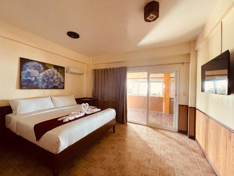 Standard King Room photo 3