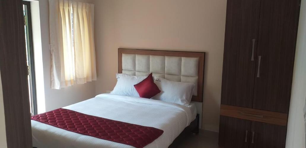 Deluxe Double Room (2 Adults + 1 Child) - Photo 4