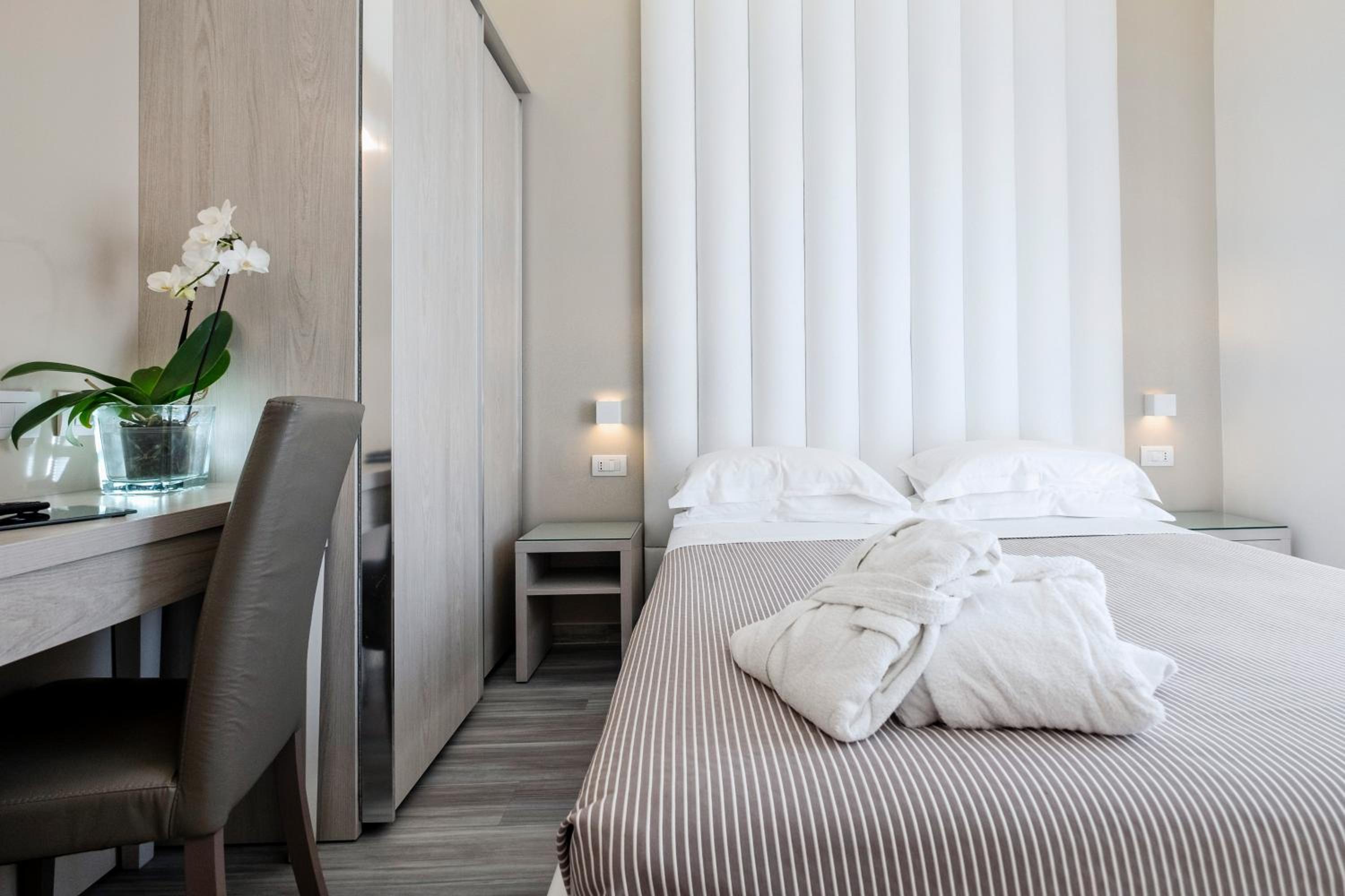 Deluxe Triple Room - Photo 18