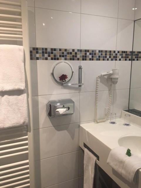 Classic Double Room - Disability Access - Photo 10