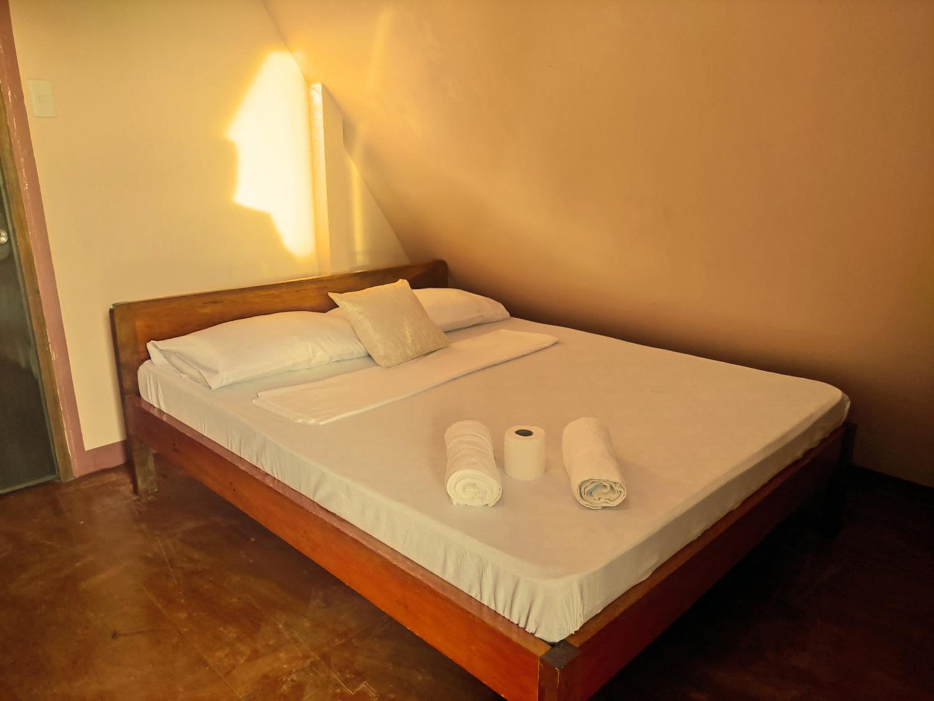 Quadruple Room with Sea View - Photo 6