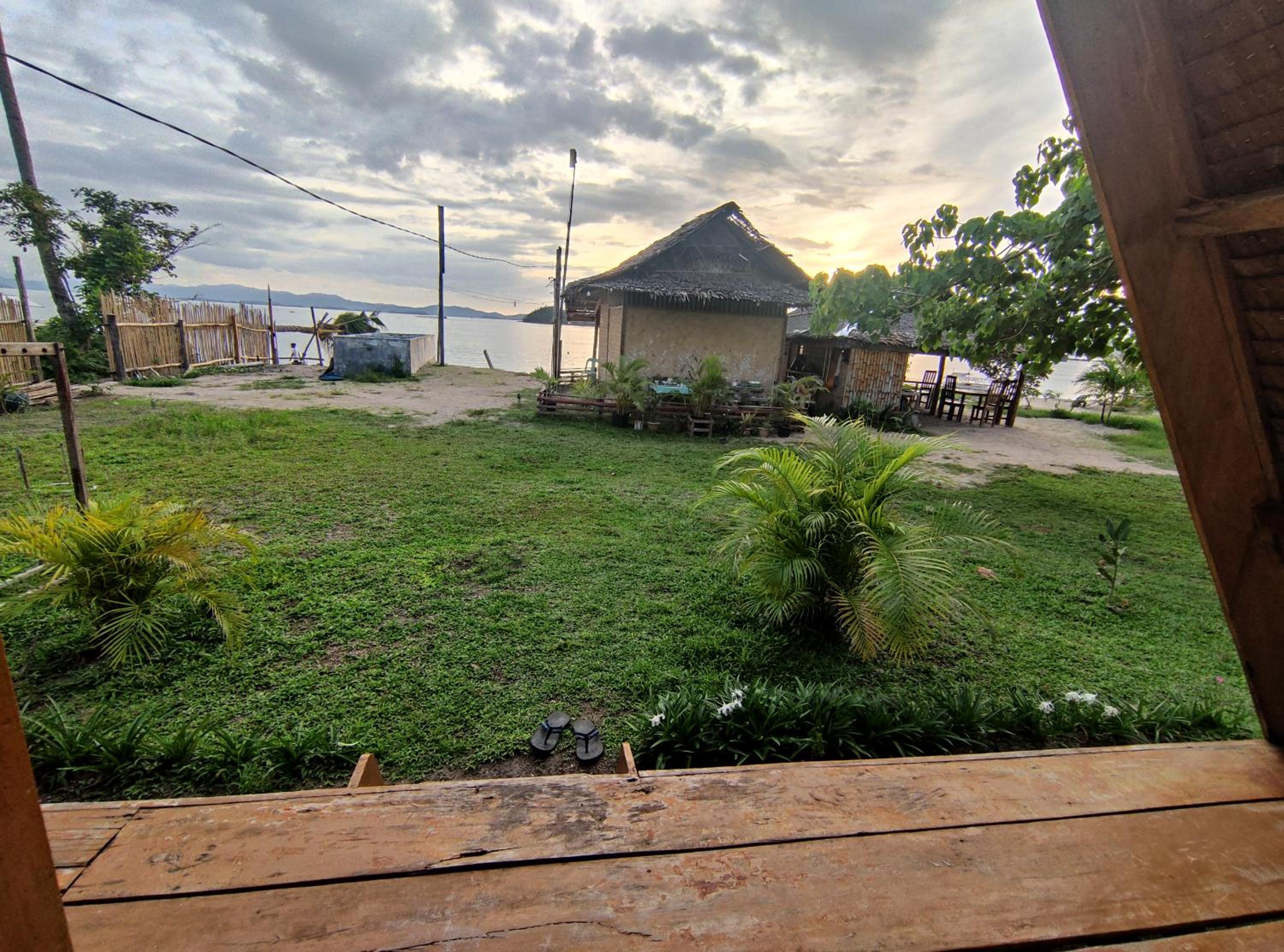 Quadruple Room with Sea View - Photo 3