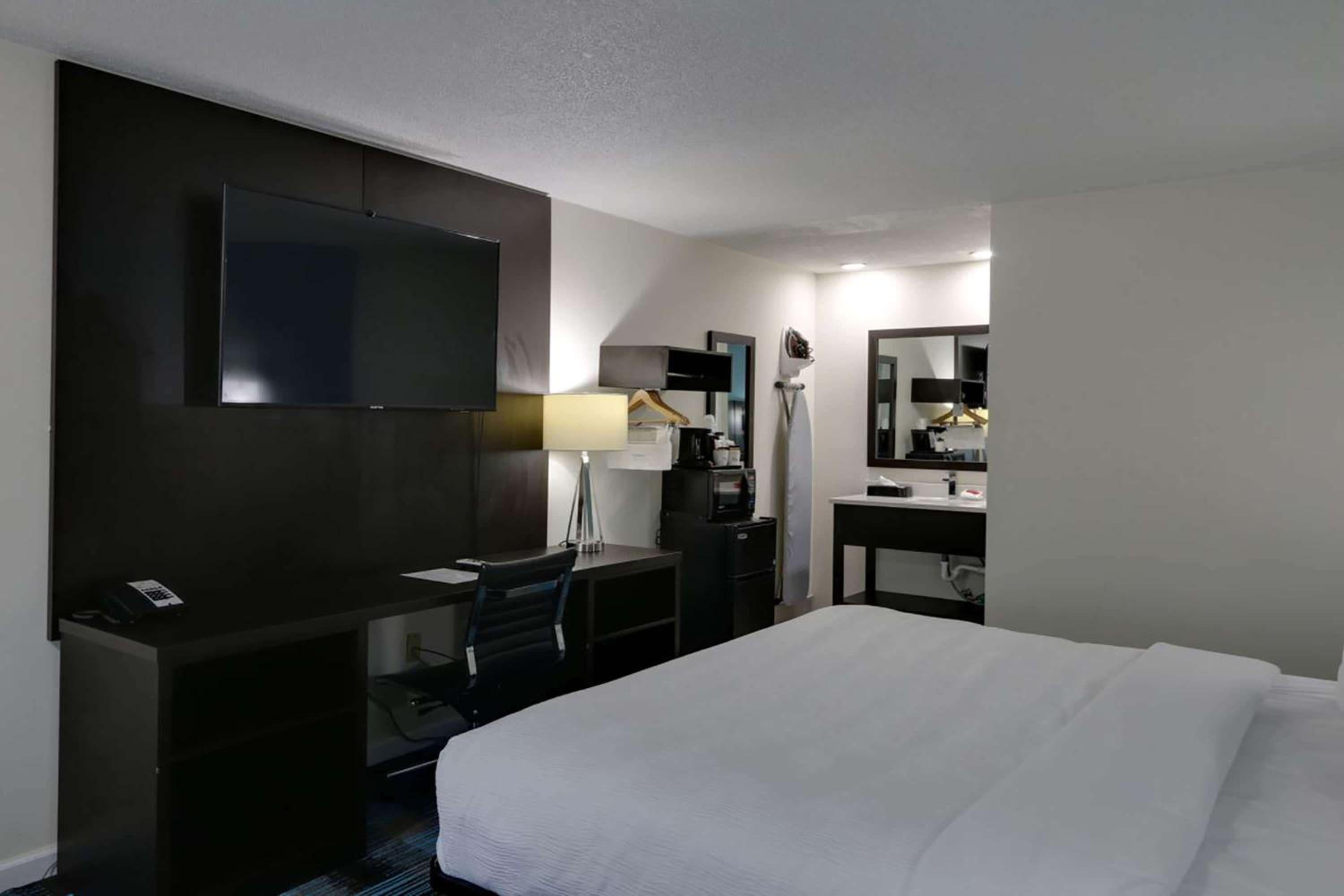 King Room - Non-Smoking photo 1