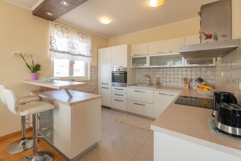 Apartment with Sea View - Photo 12