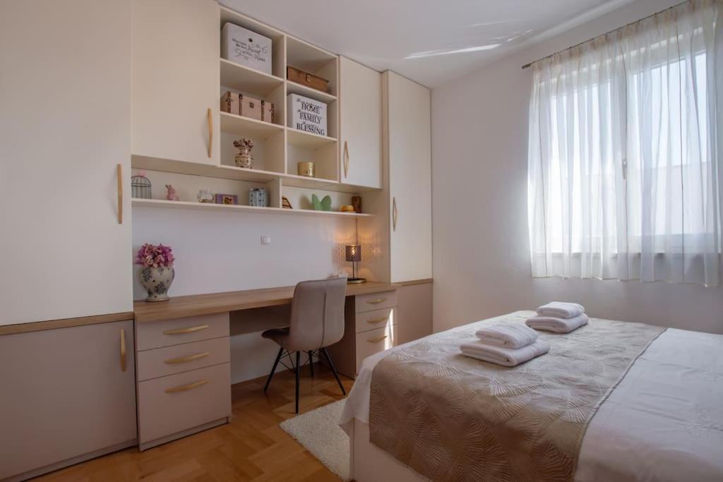 Apartment with Sea View - Photo 11