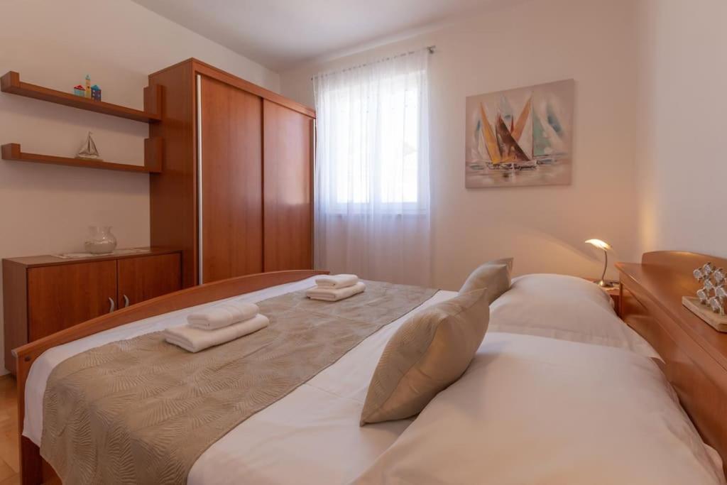 Apartment with Sea View - Photo 10
