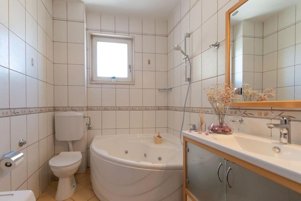 Apartment with Sea View - Photo 5