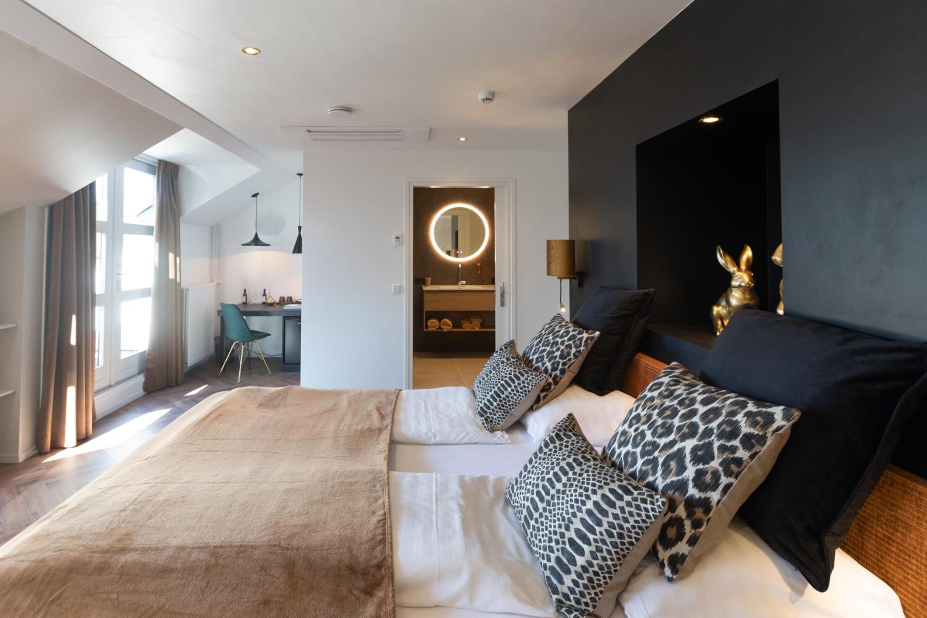 Deluxe Double Room with Balcony photo 3
