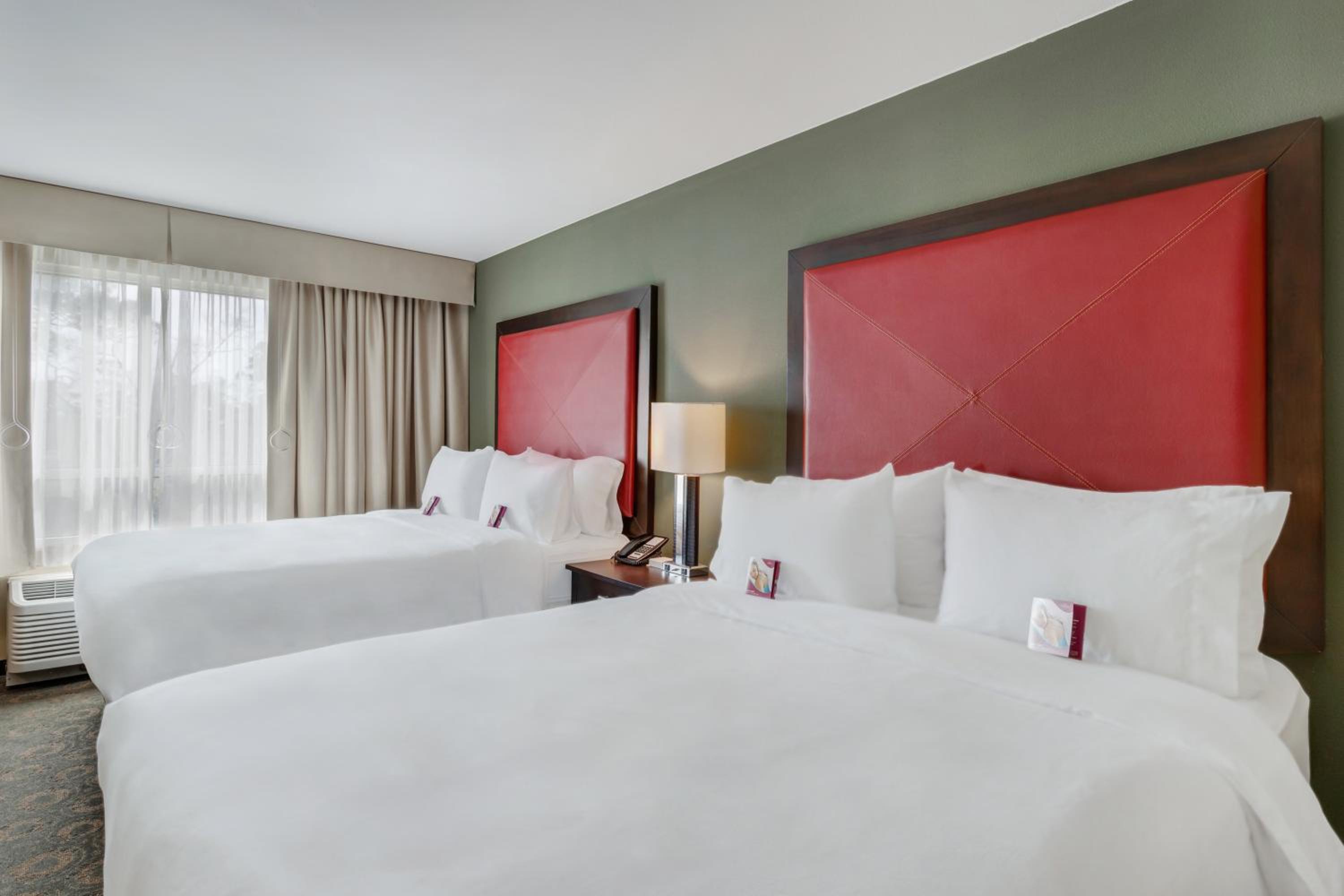 One-Bedroom Suite with Two Queen Beds - Photo 9