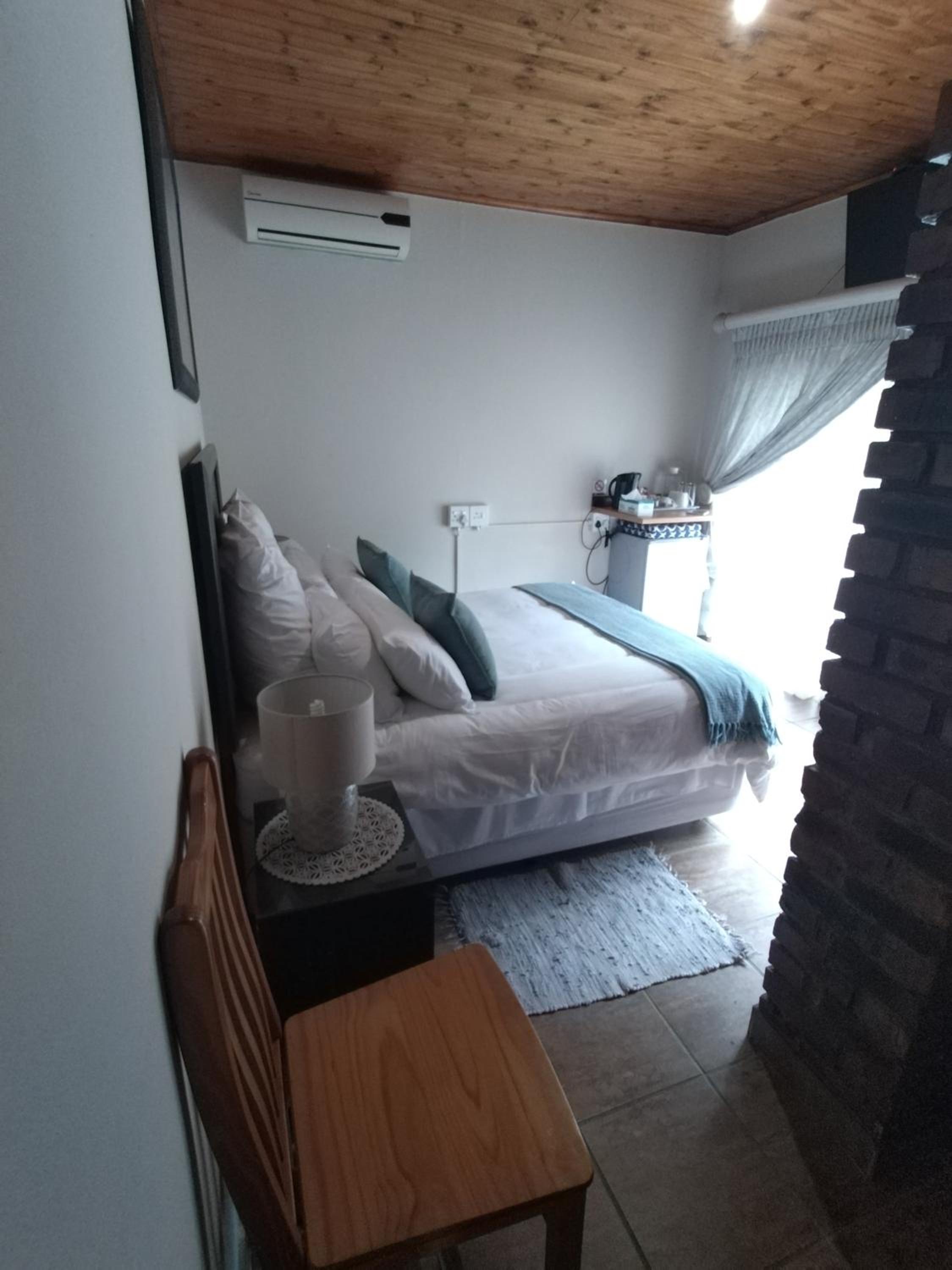 Double Room with Private Bathroom - Photo 4