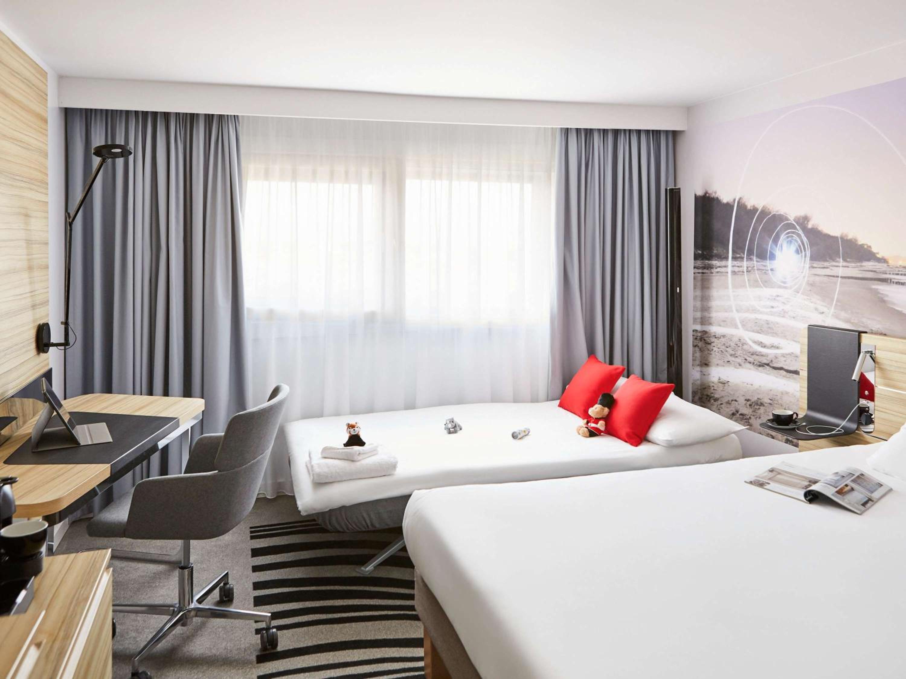 Standard Queen Room with Sofa Bed - Photo 1