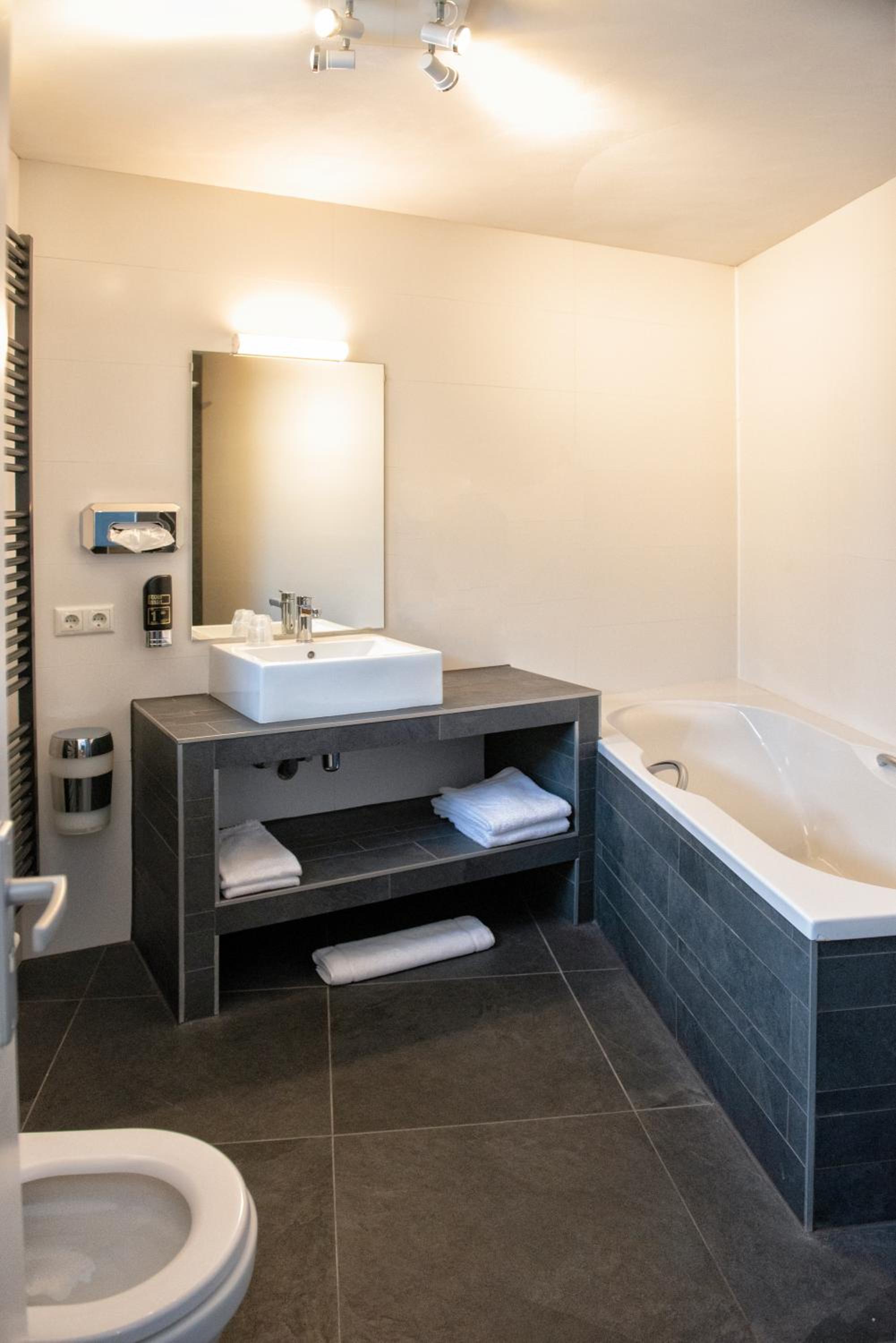 Superior Room with Bath photo 3