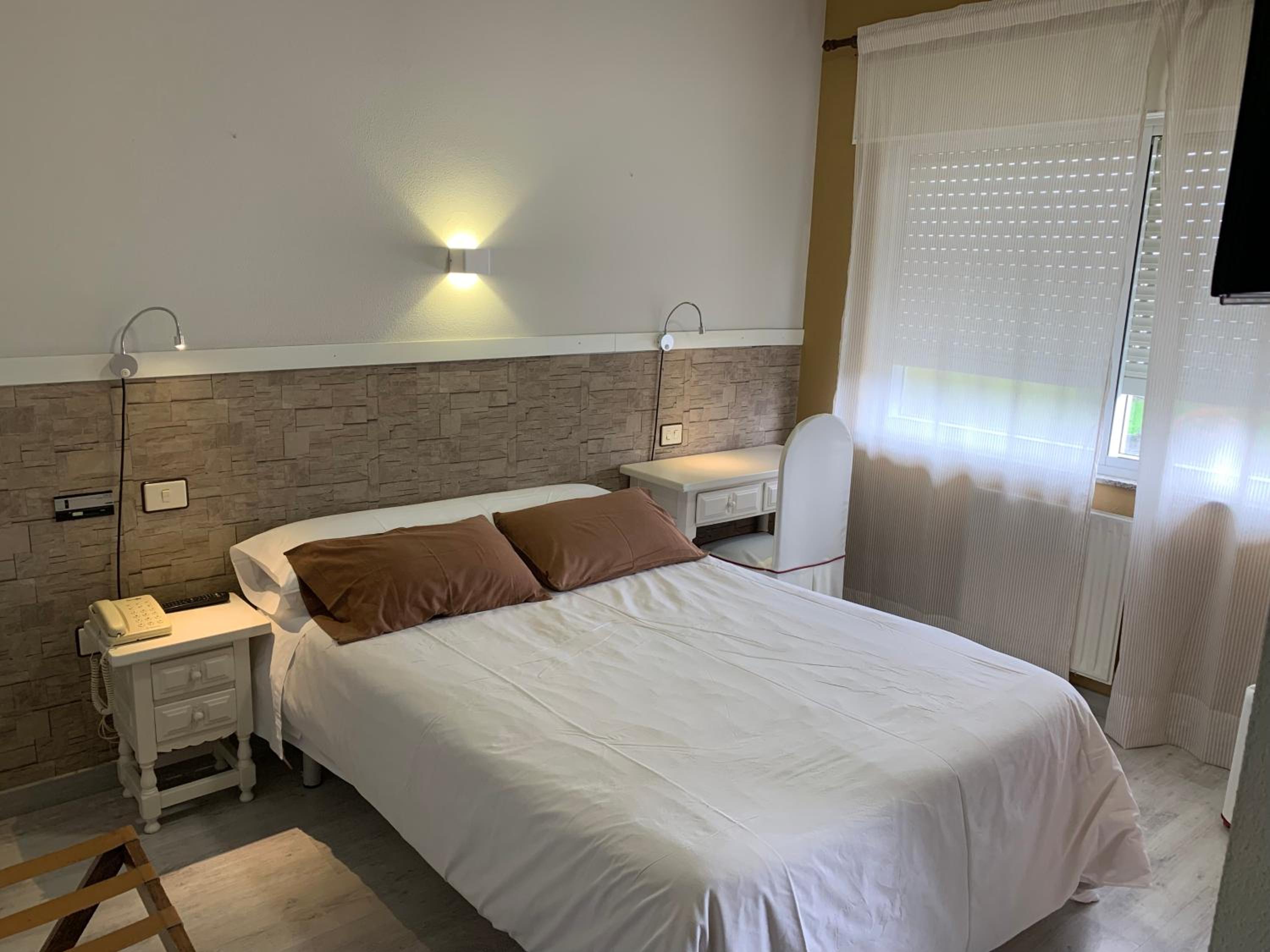 Twin Room - Photo 33