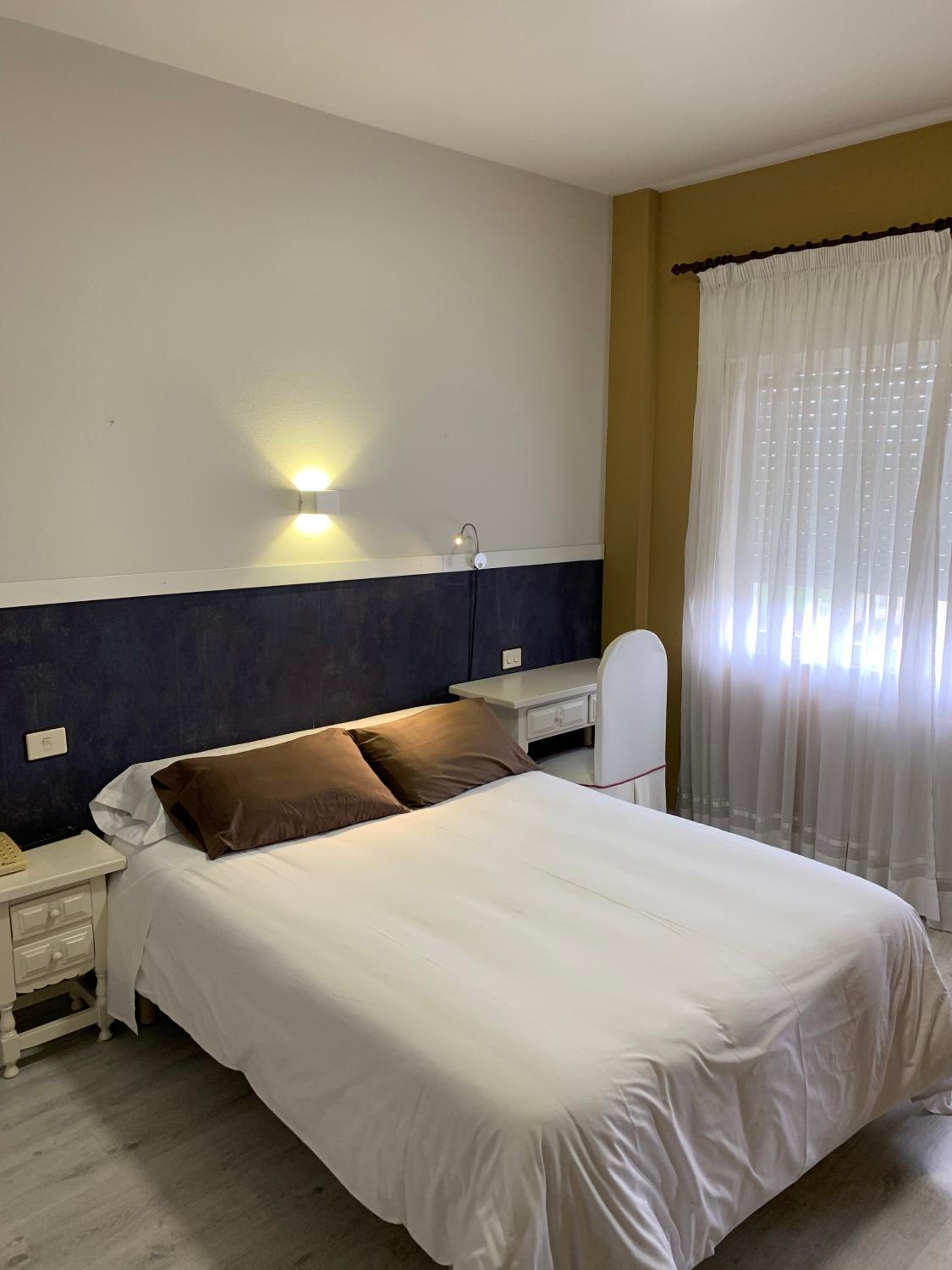 Twin Room - Photo 36