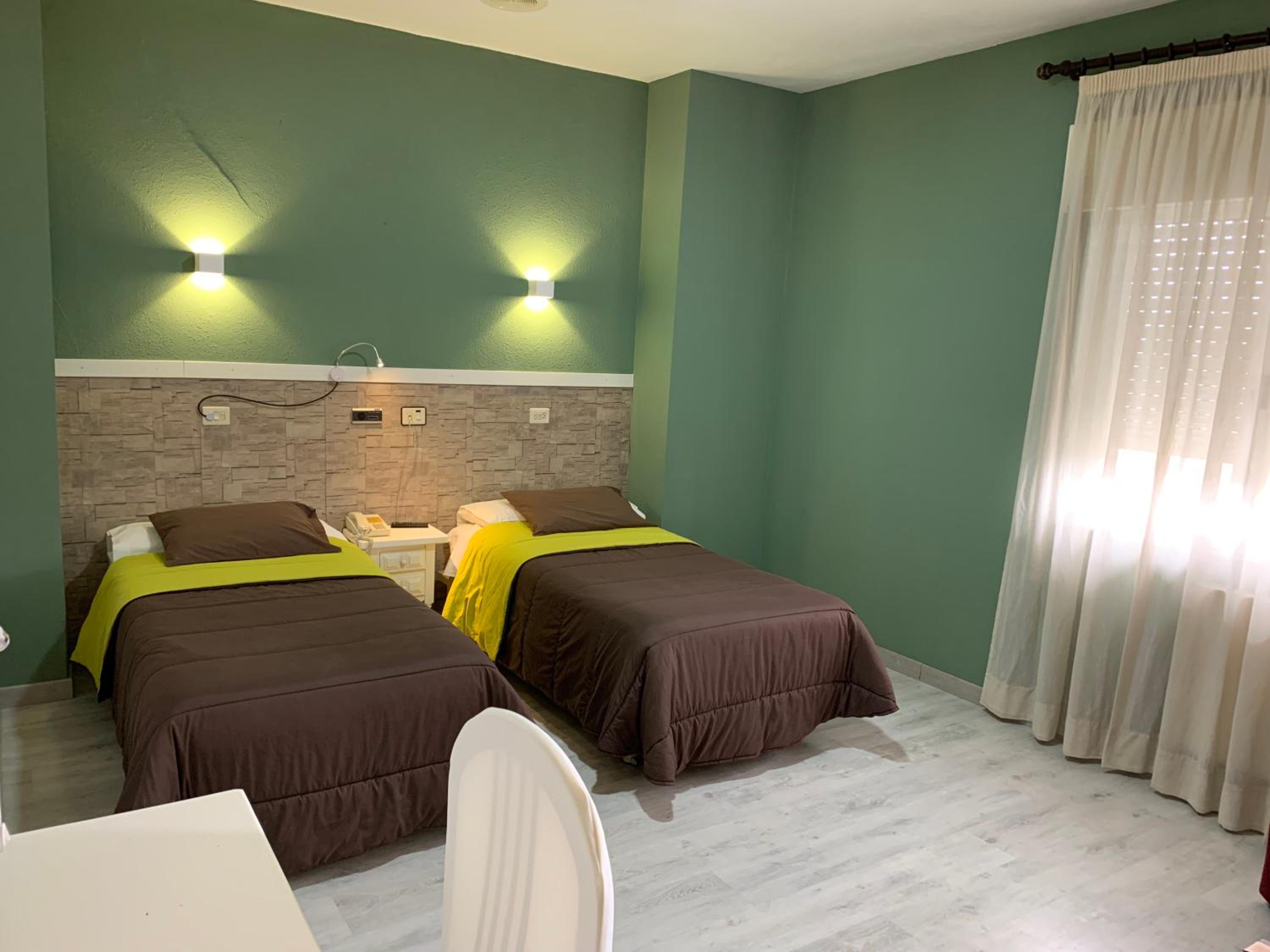 Twin Room - Photo 29