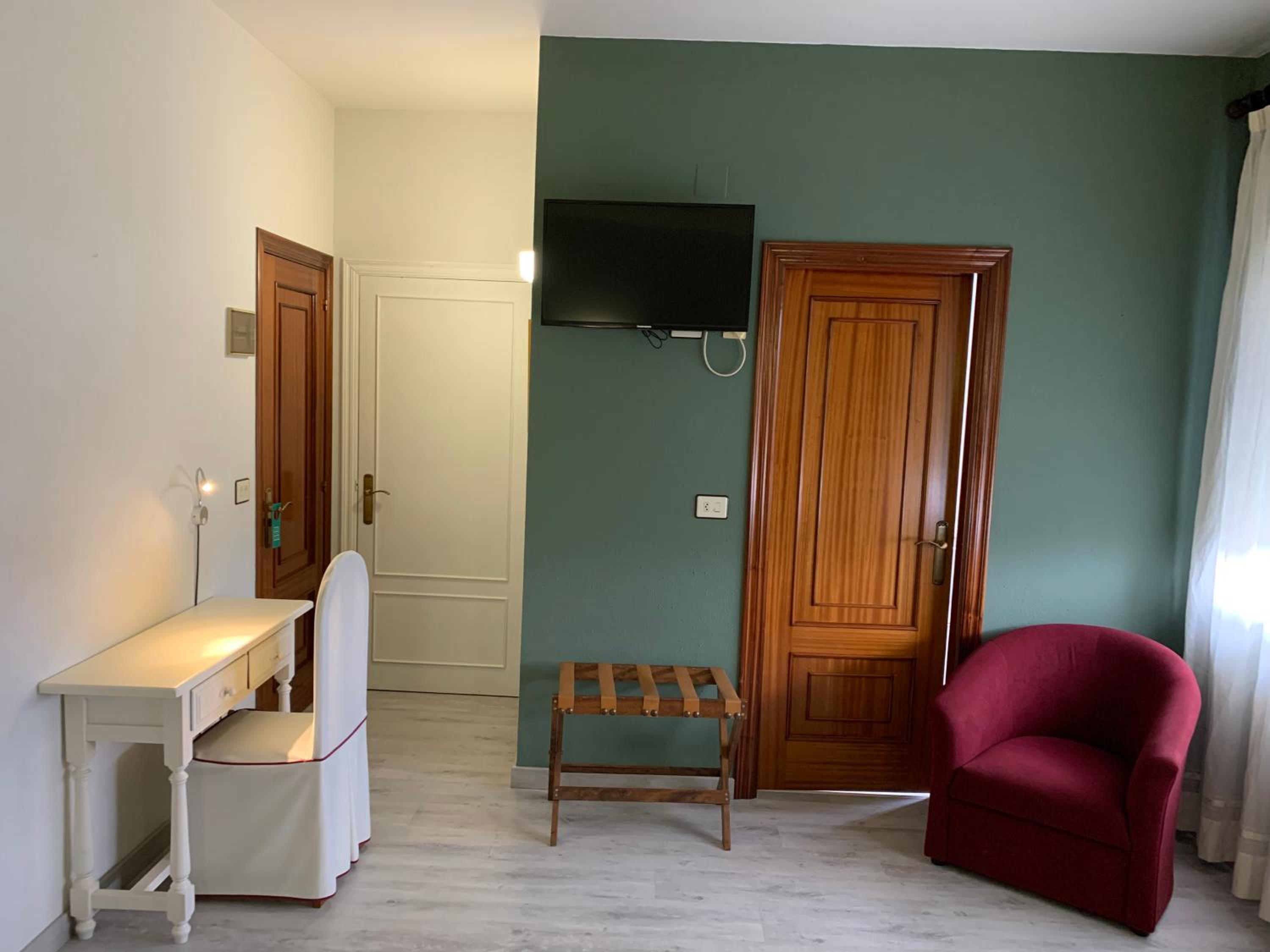 Twin Room - Photo 28