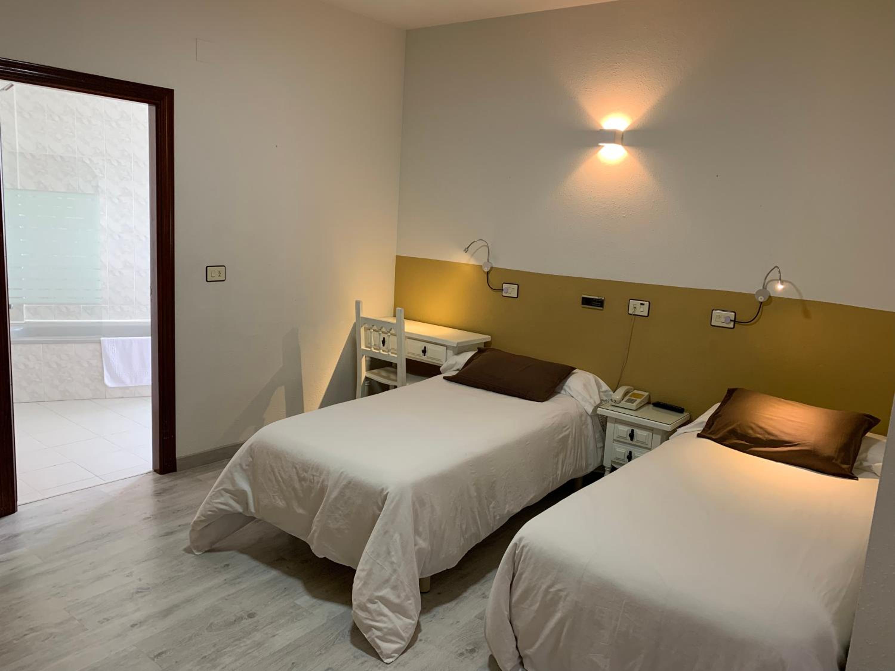 Twin Room - Photo 26