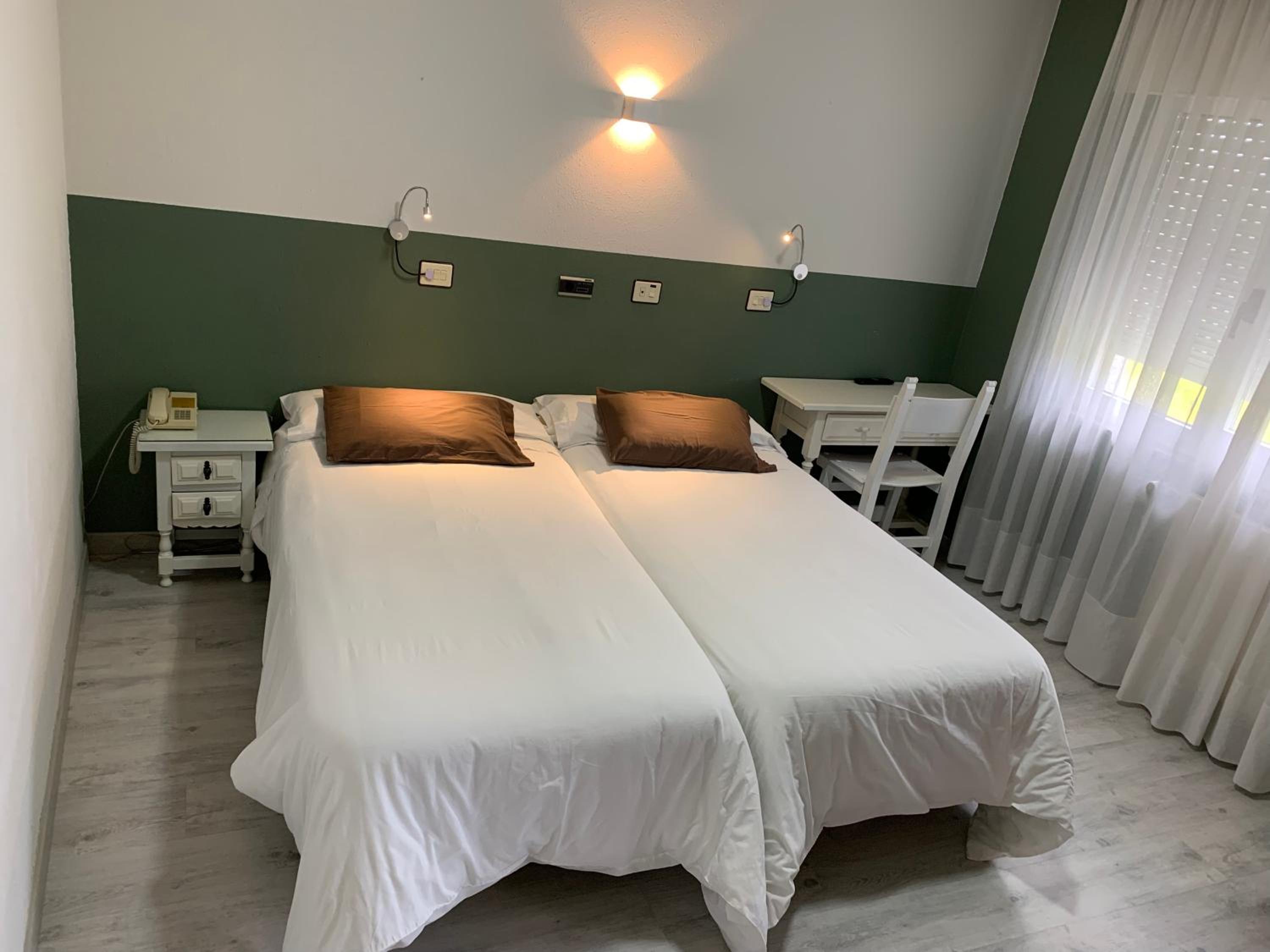 Twin Room - Photo 25