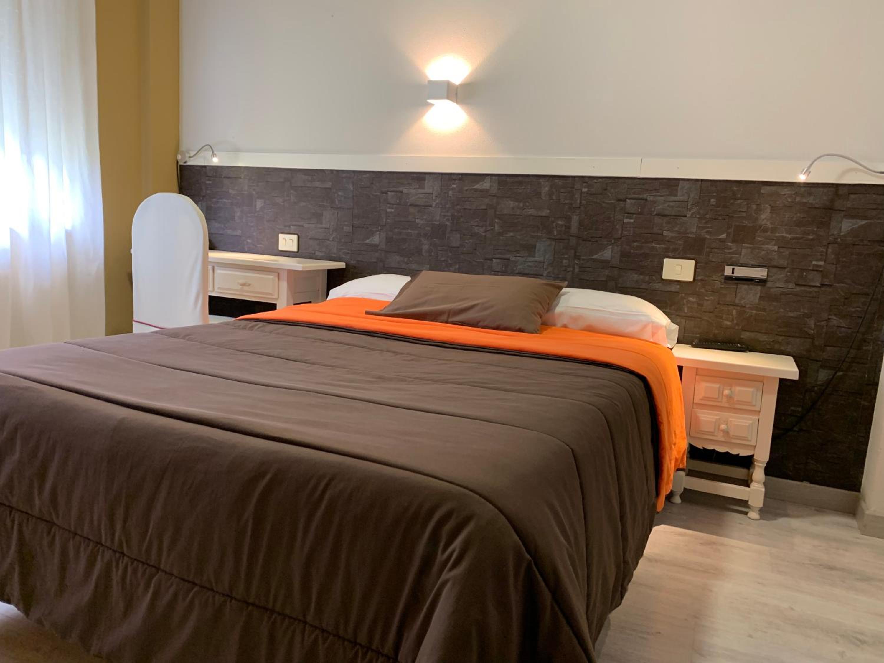 Twin Room - Photo 23