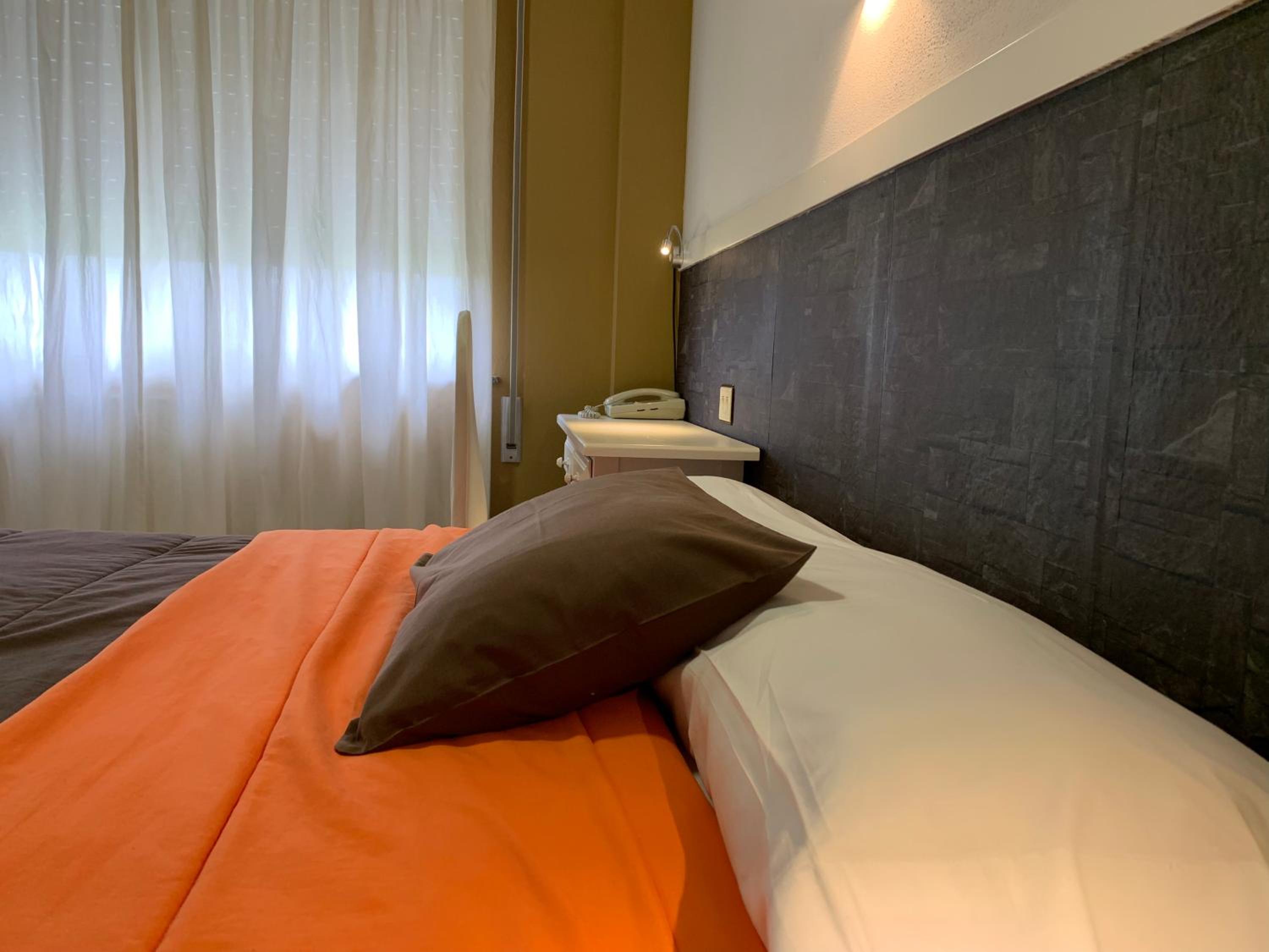 Twin Room - Photo 22