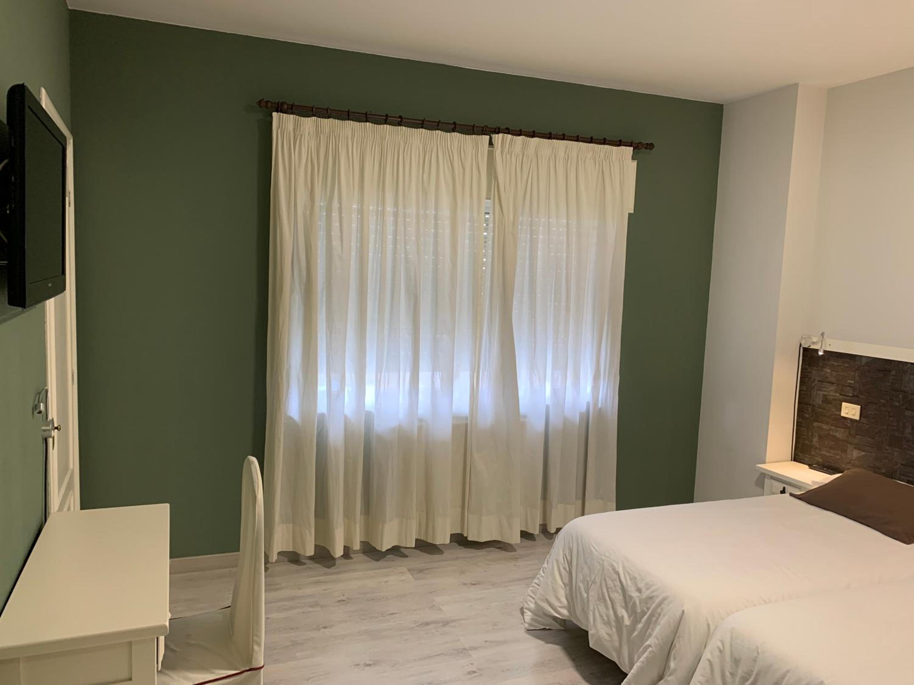 Twin Room - Photo 47