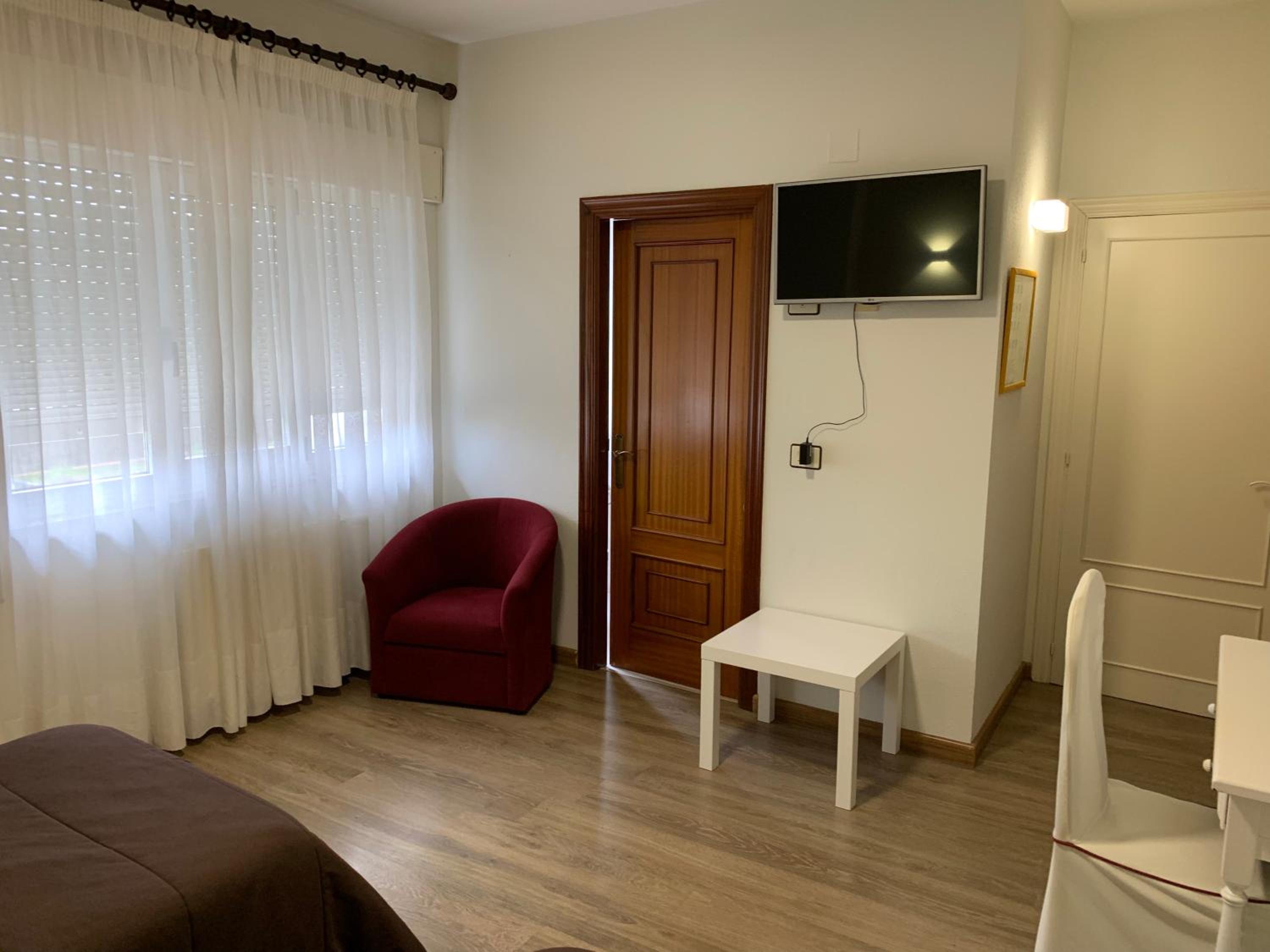 Twin Room - Photo 46