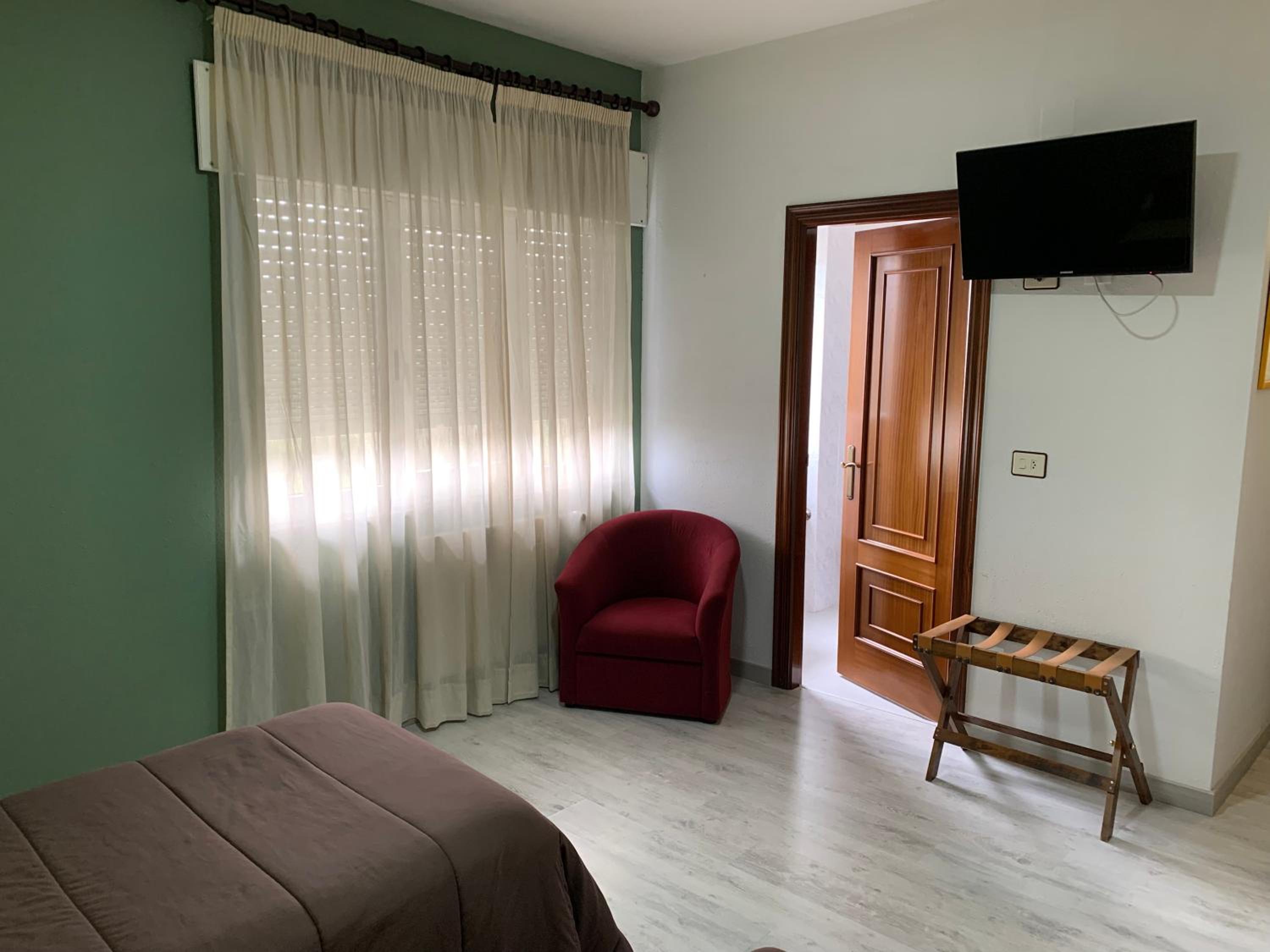 Twin Room - Photo 14