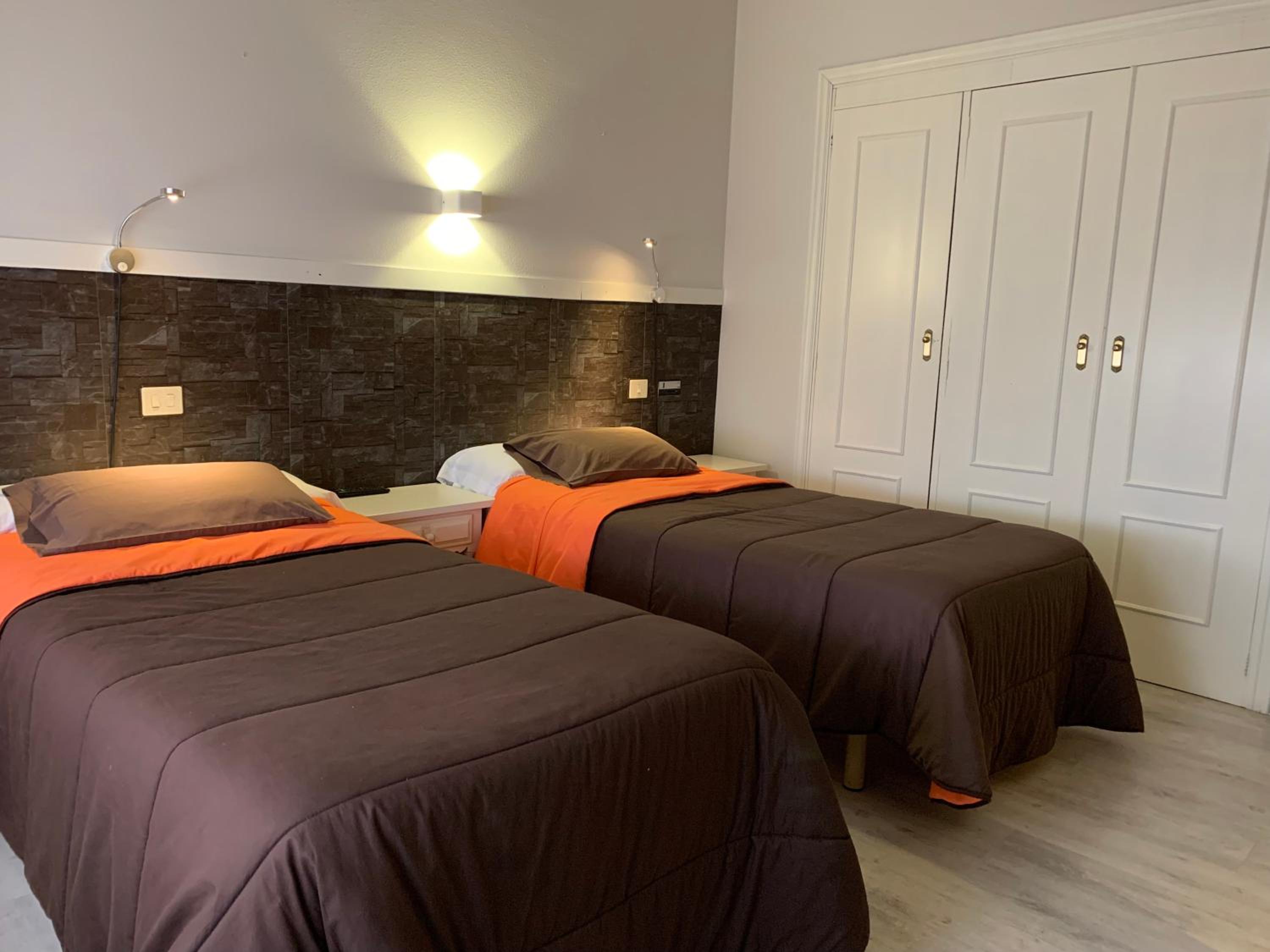 Twin Room - Photo 15