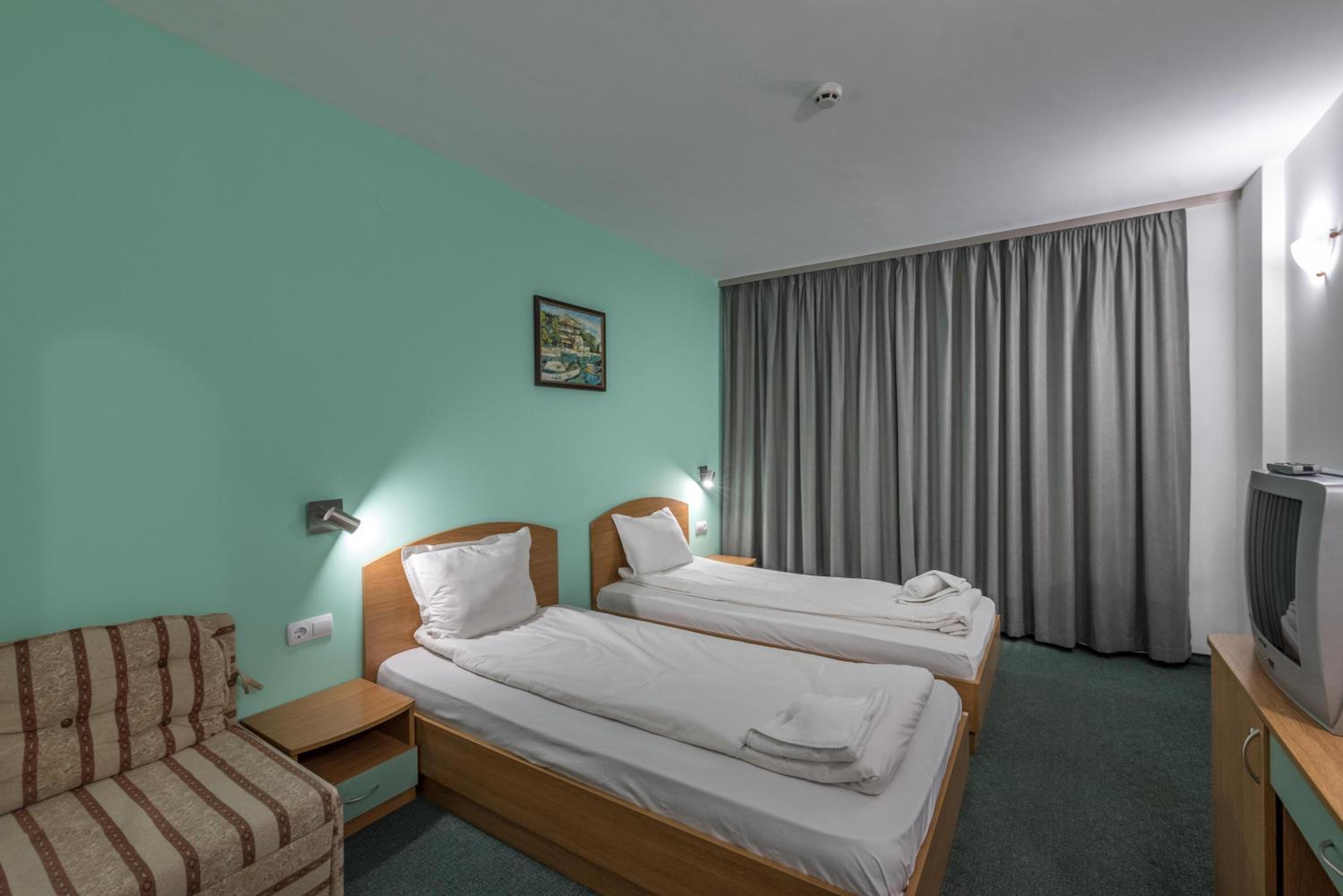Standard Twin Room - Photo 1