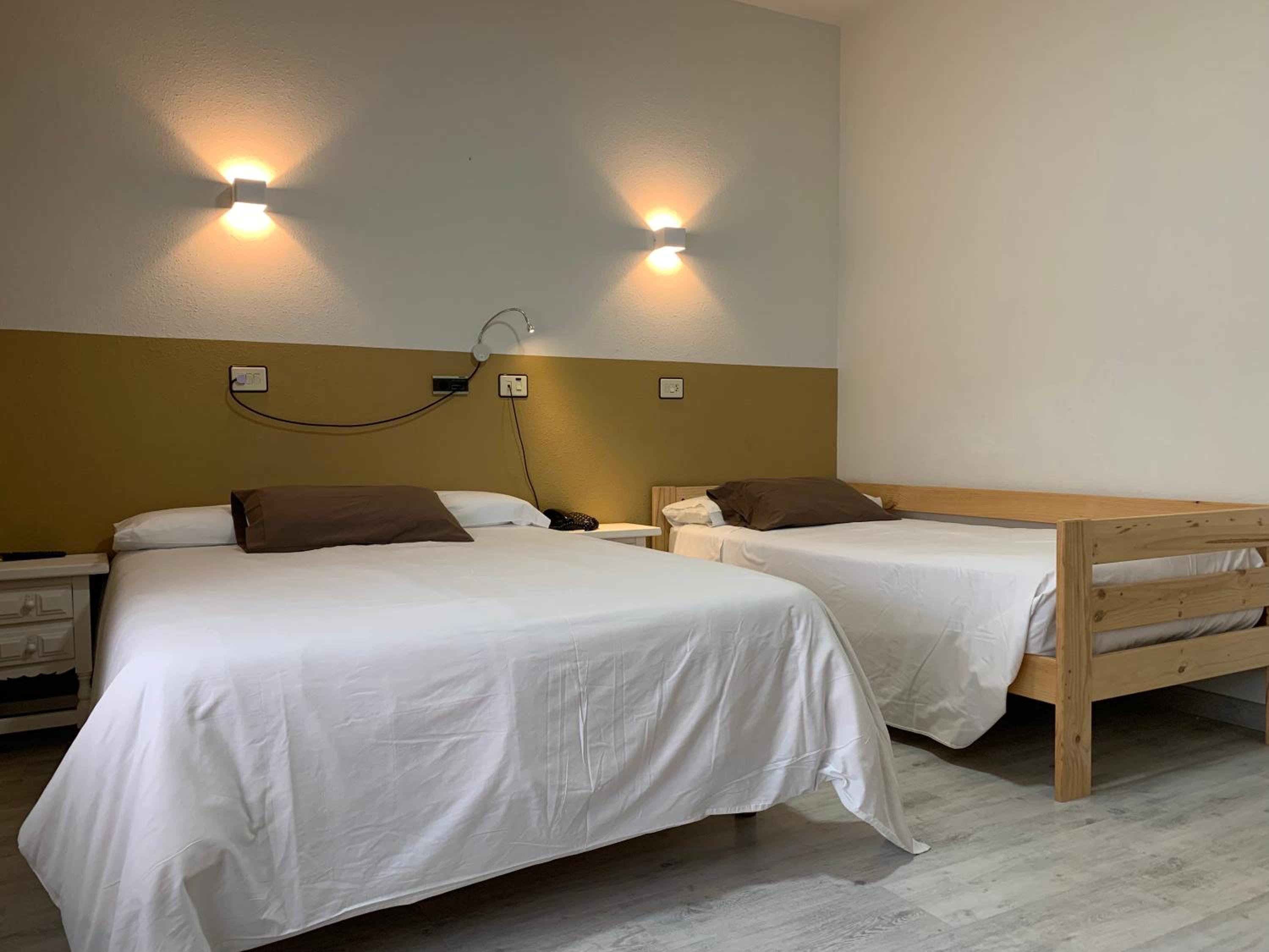 Double Room (2 Adults + 1 Child ) - Photo 10
