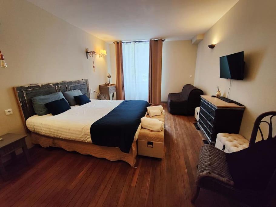 Two-Bedroom Apartment photo 2
