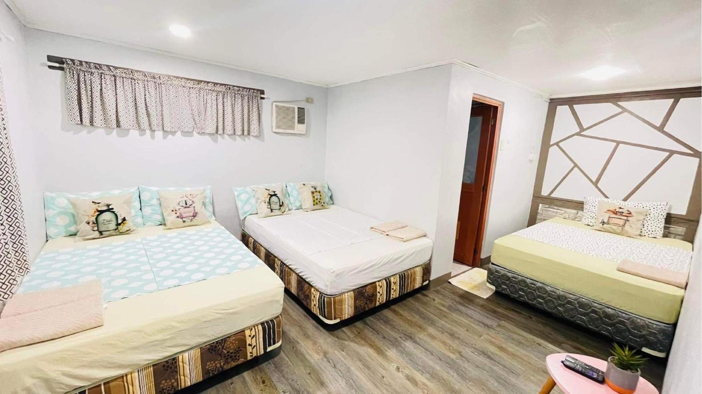 One-Bedroom House - Photo 26