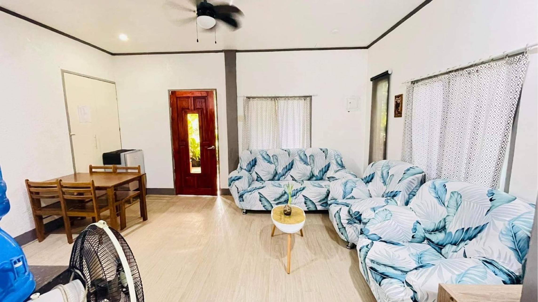 One-Bedroom House - Photo 27