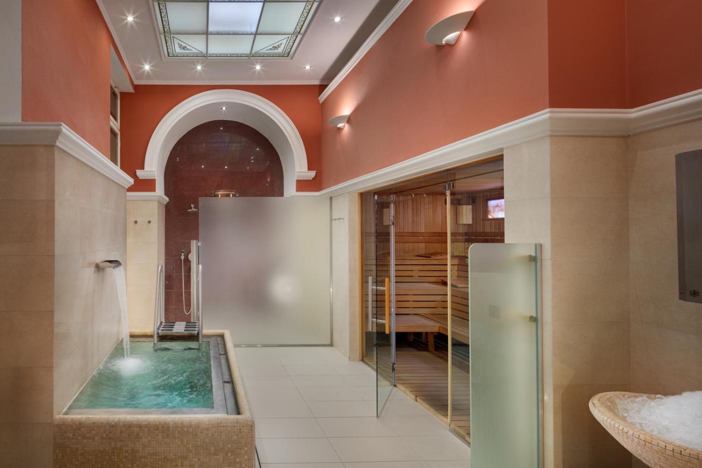 Superior Deluxe Double Room with Wellness and Fitness Access - Photo 11