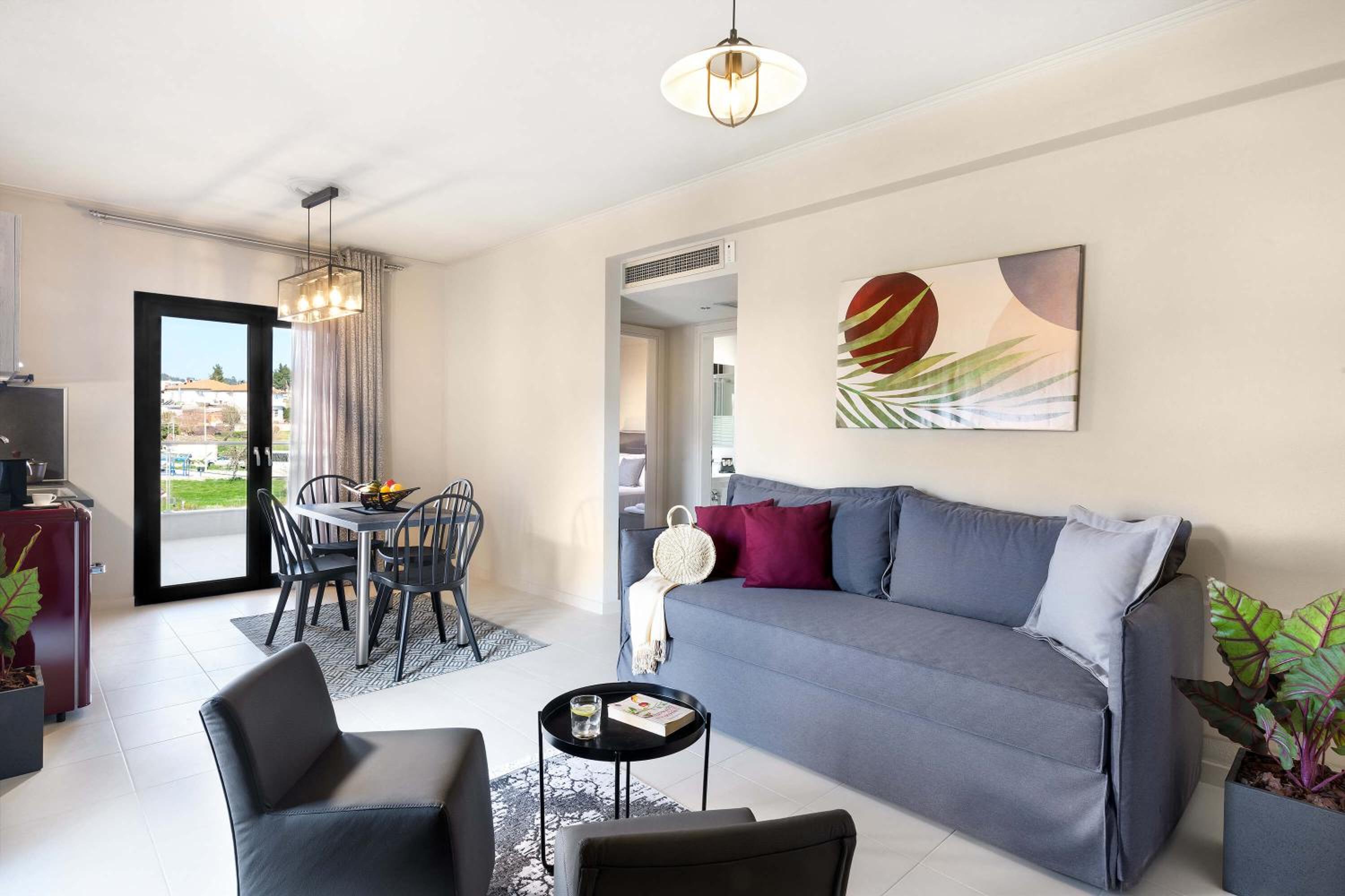 Two Bedroom Deluxe Apartment photo 2