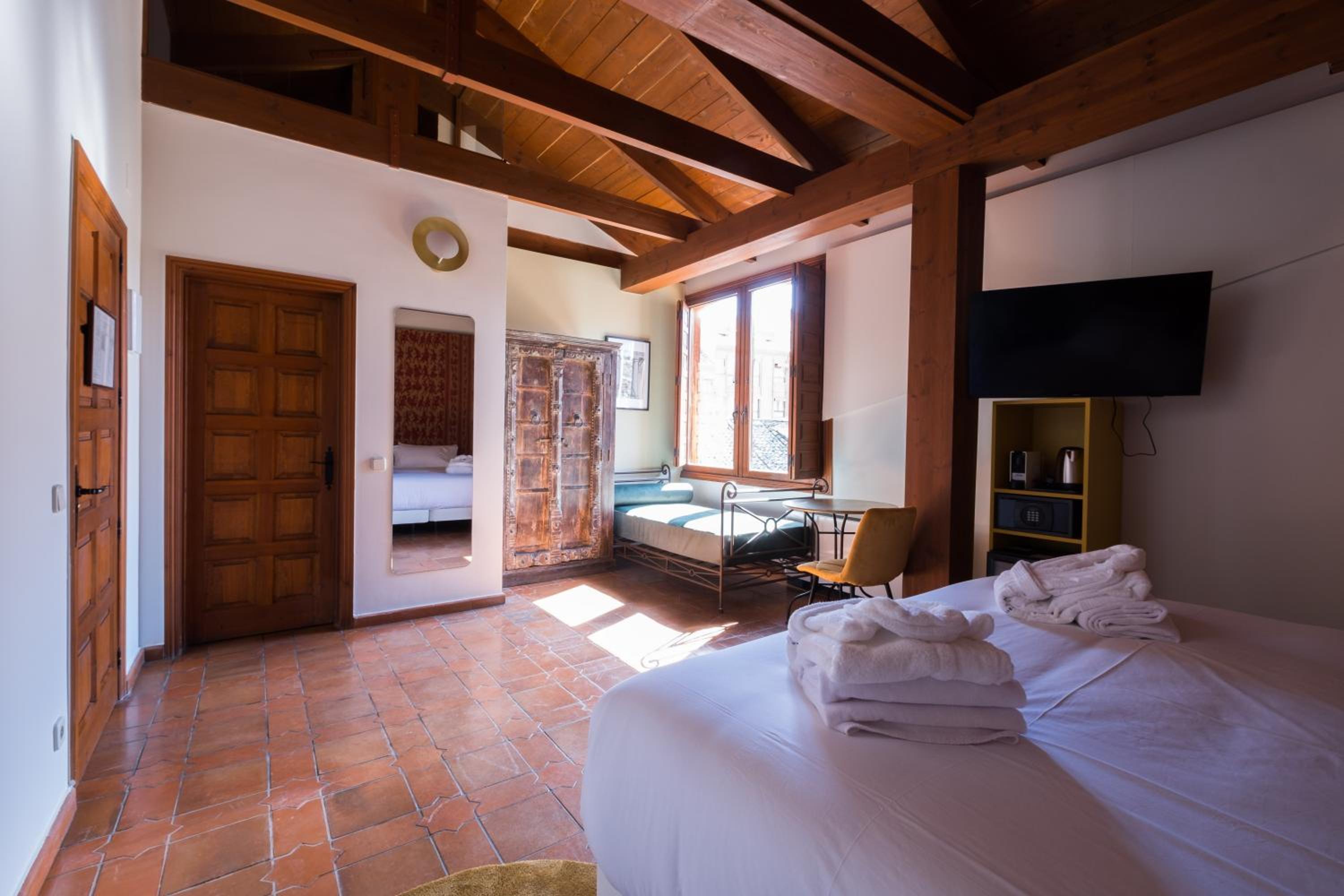 Superior Double or Twin Room - Photo 3