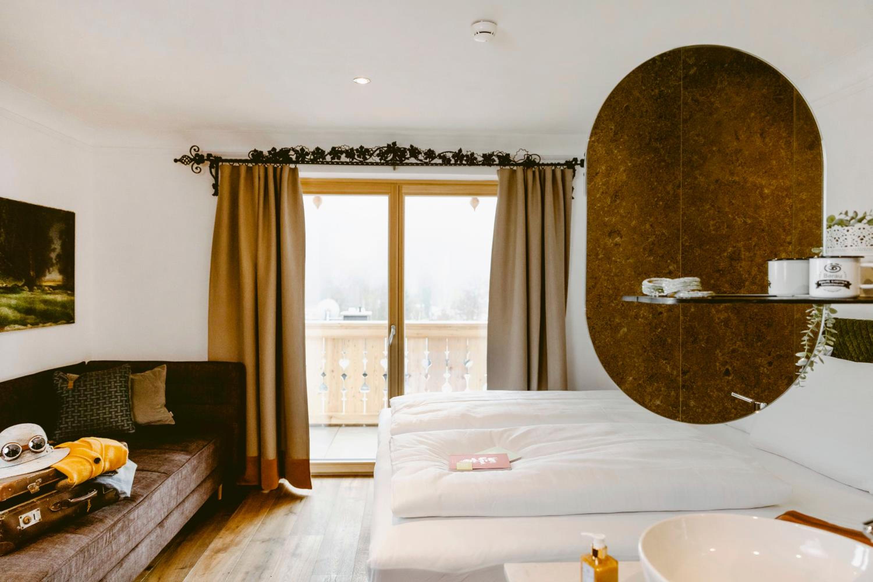 Double Room with Balcony and Lake View