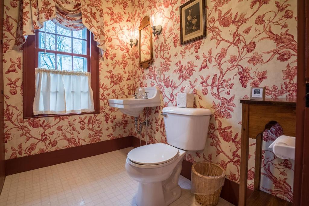 Deluxe King Room - Photo 3