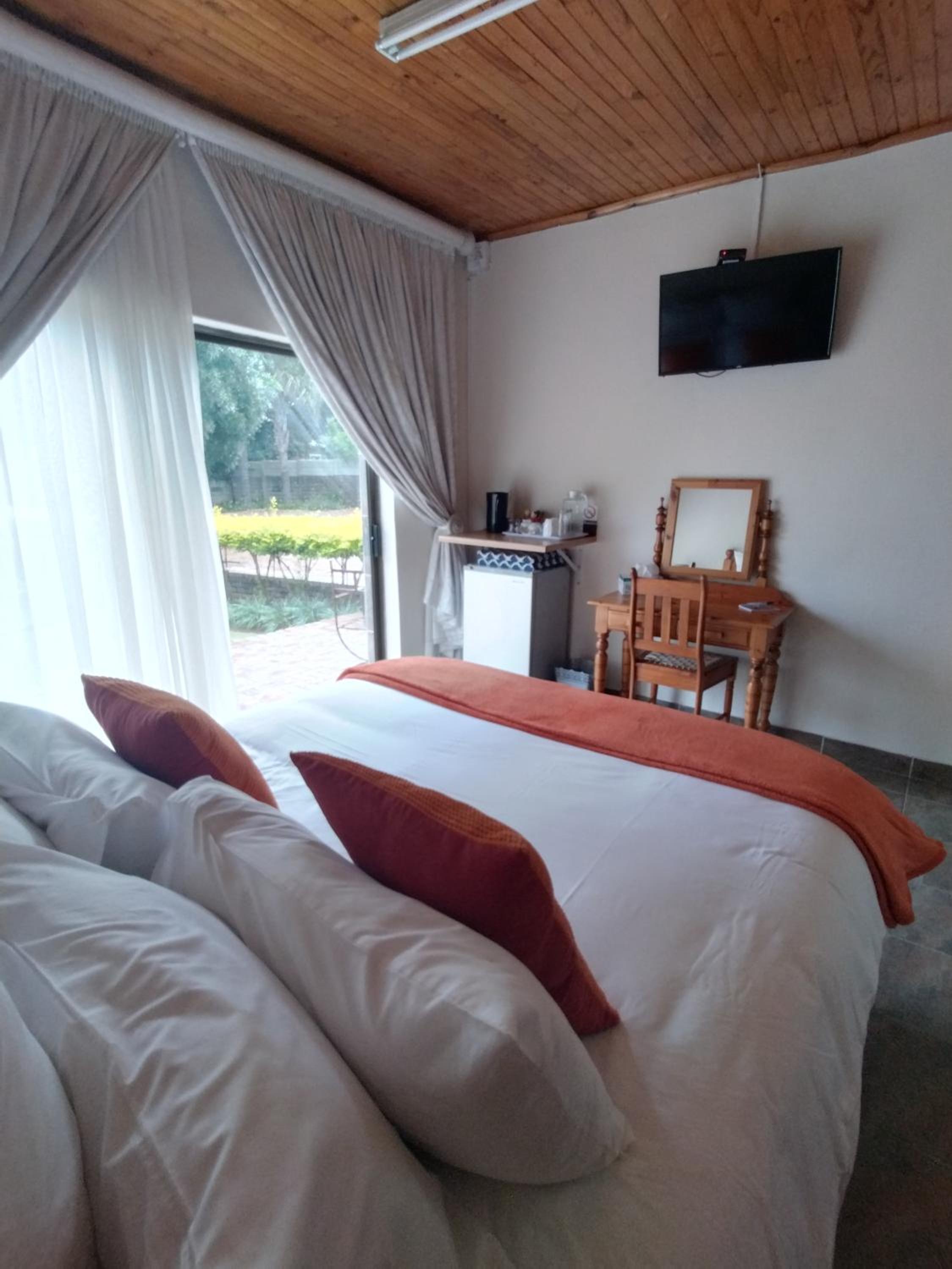 Double Room with Private External Bathroom - Photo 4