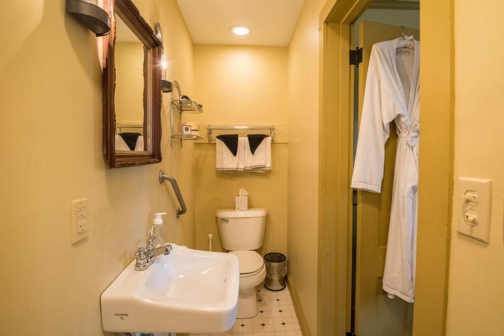 Deluxe Queen Room - Photo 4
